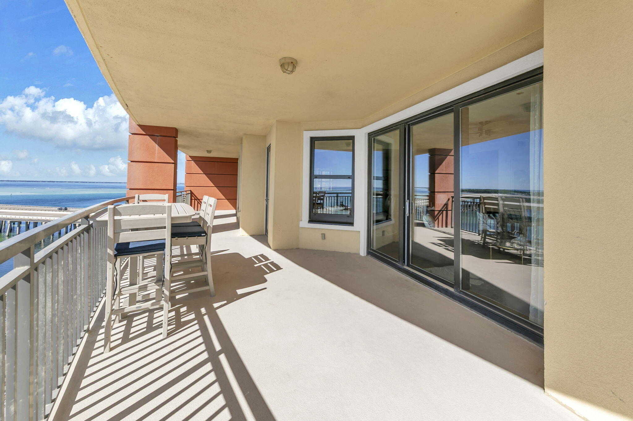 EMERALD GRANDE - Residential