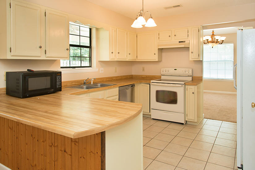 MARY ESTHER MANOR - Residential