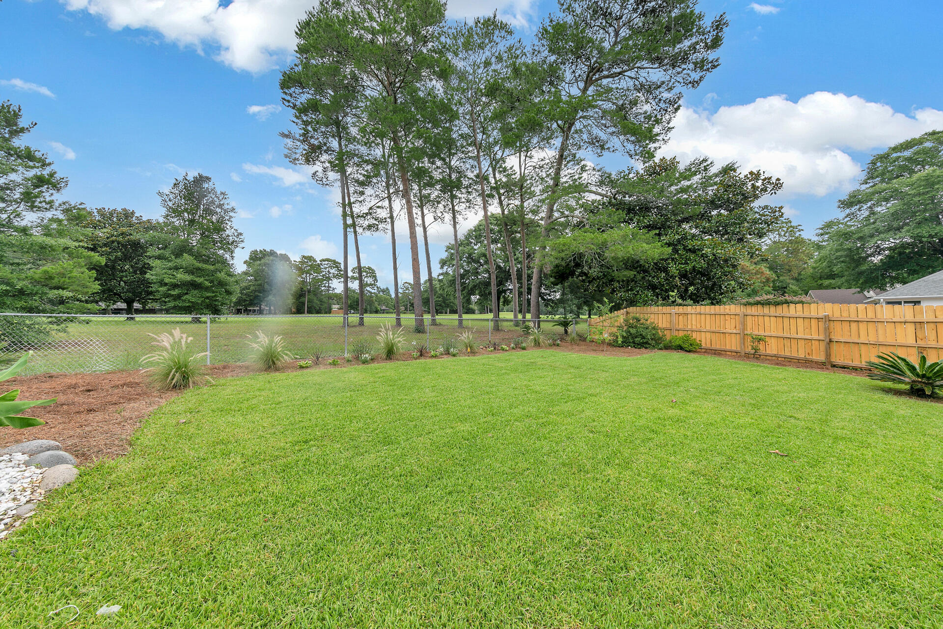 ROCKY BAYOU COUNTRY CLUB ESTATES 3 - Residential