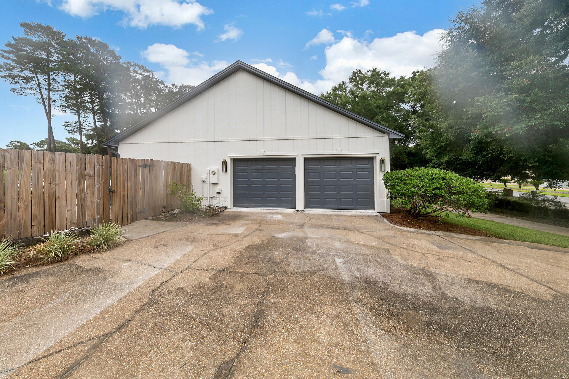 ROCKY BAYOU COUNTRY CLUB ESTATES 3 - Residential