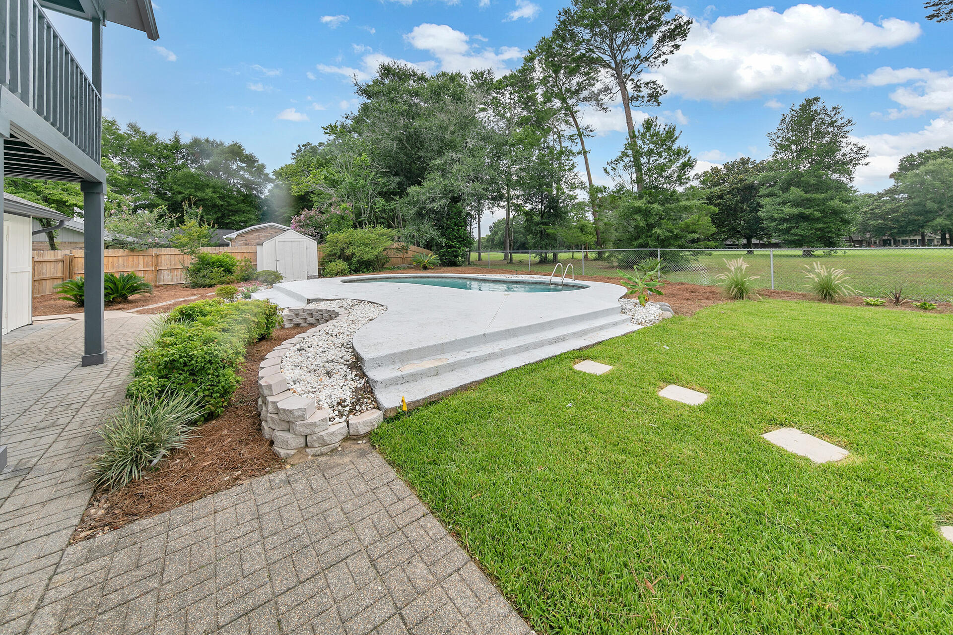 ROCKY BAYOU COUNTRY CLUB ESTATES 3 - Residential