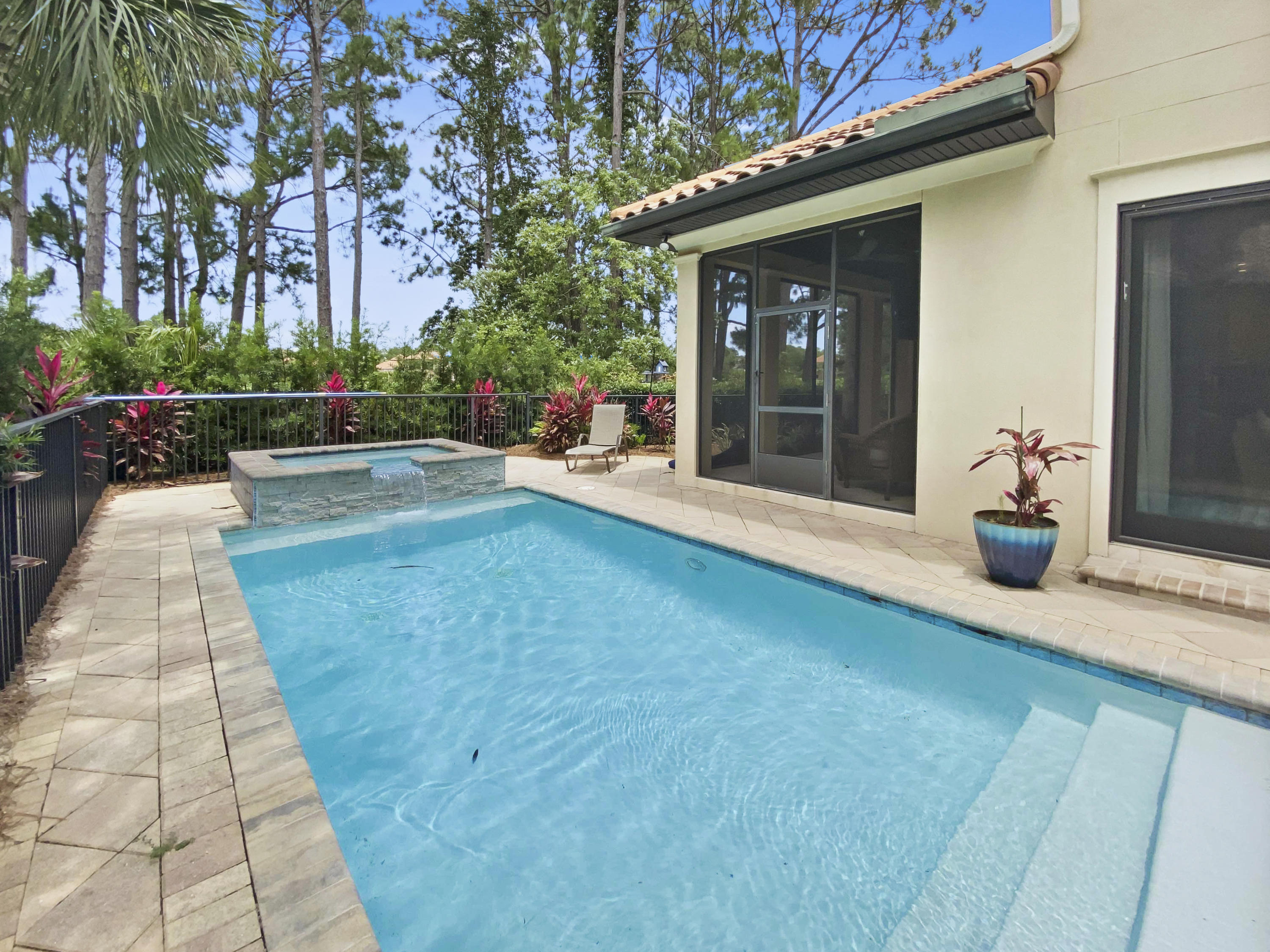 BURNT PINE - Residential