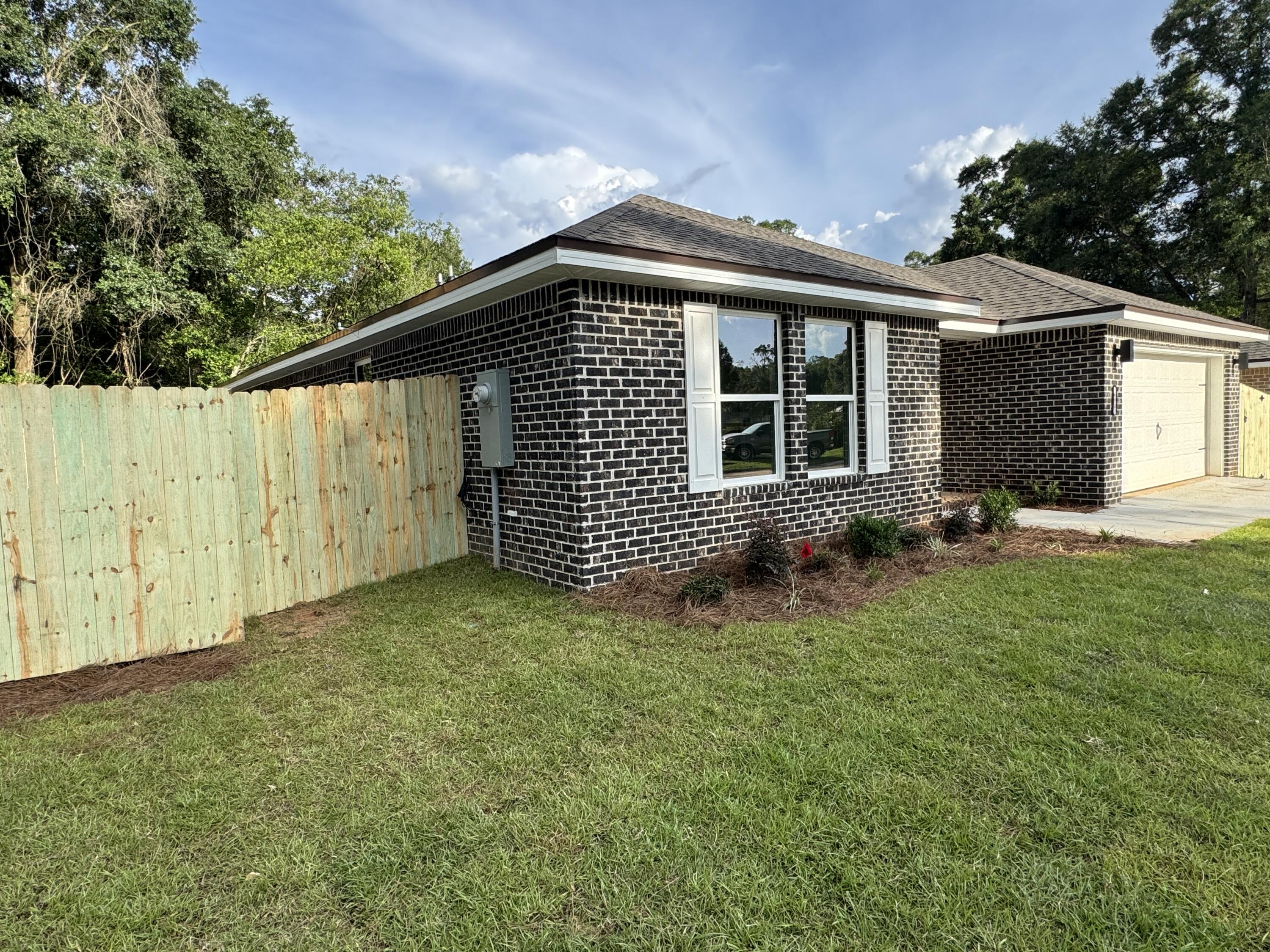 CRESTVIEW LOT 2 BLK 107 - Residential