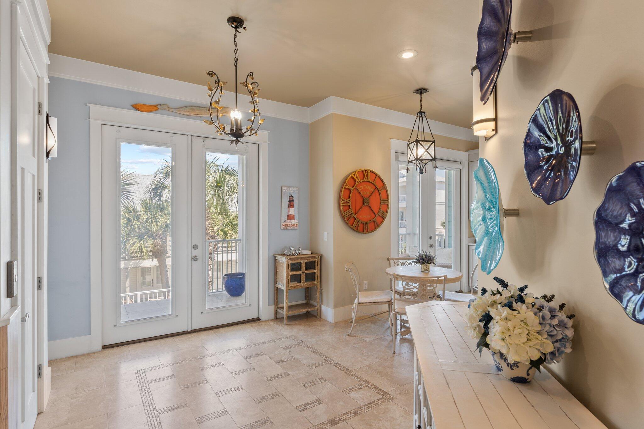 CRYSTAL SHORES - Residential