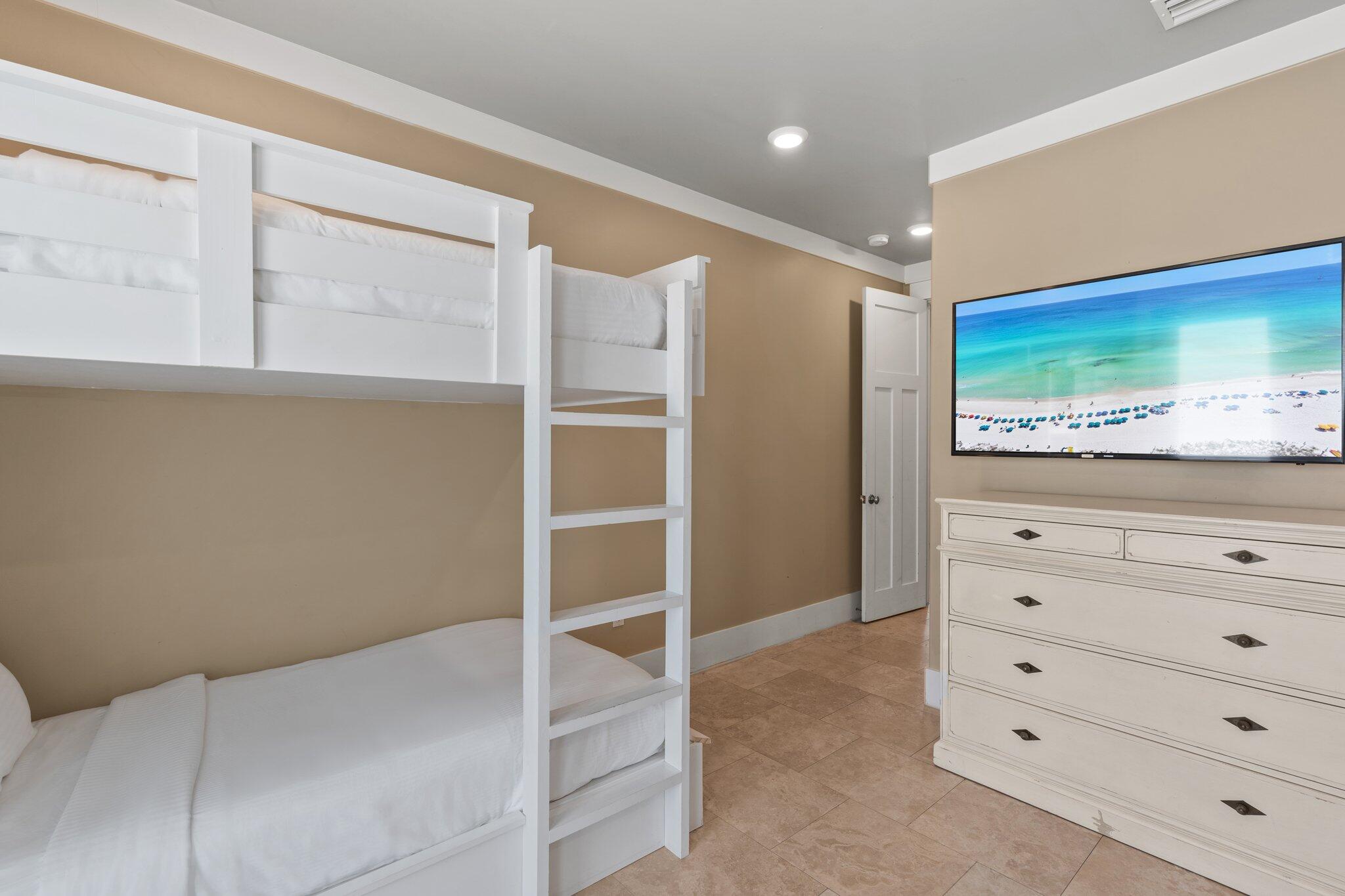 CRYSTAL SHORES - Residential