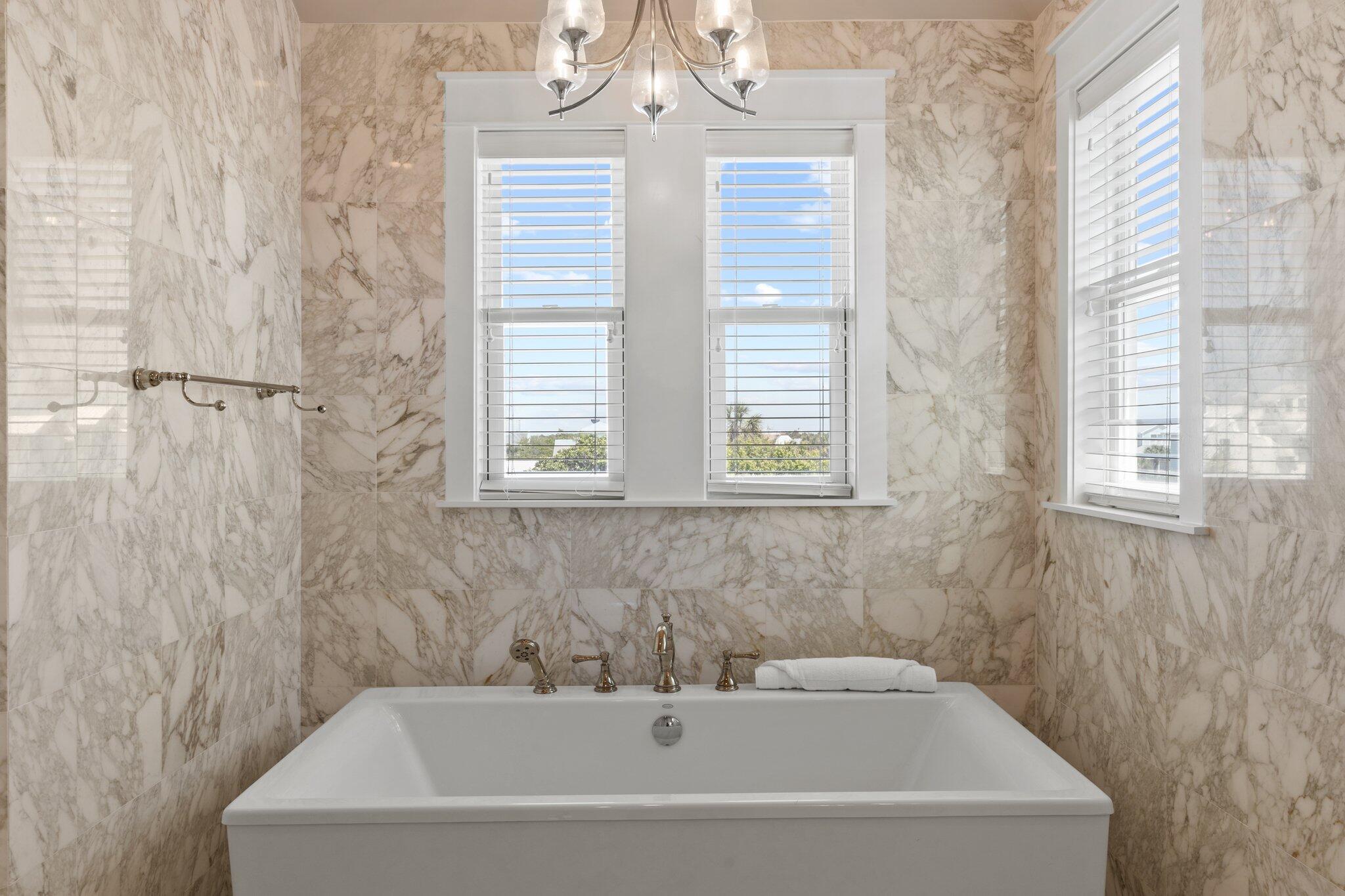 CRYSTAL SHORES - Residential