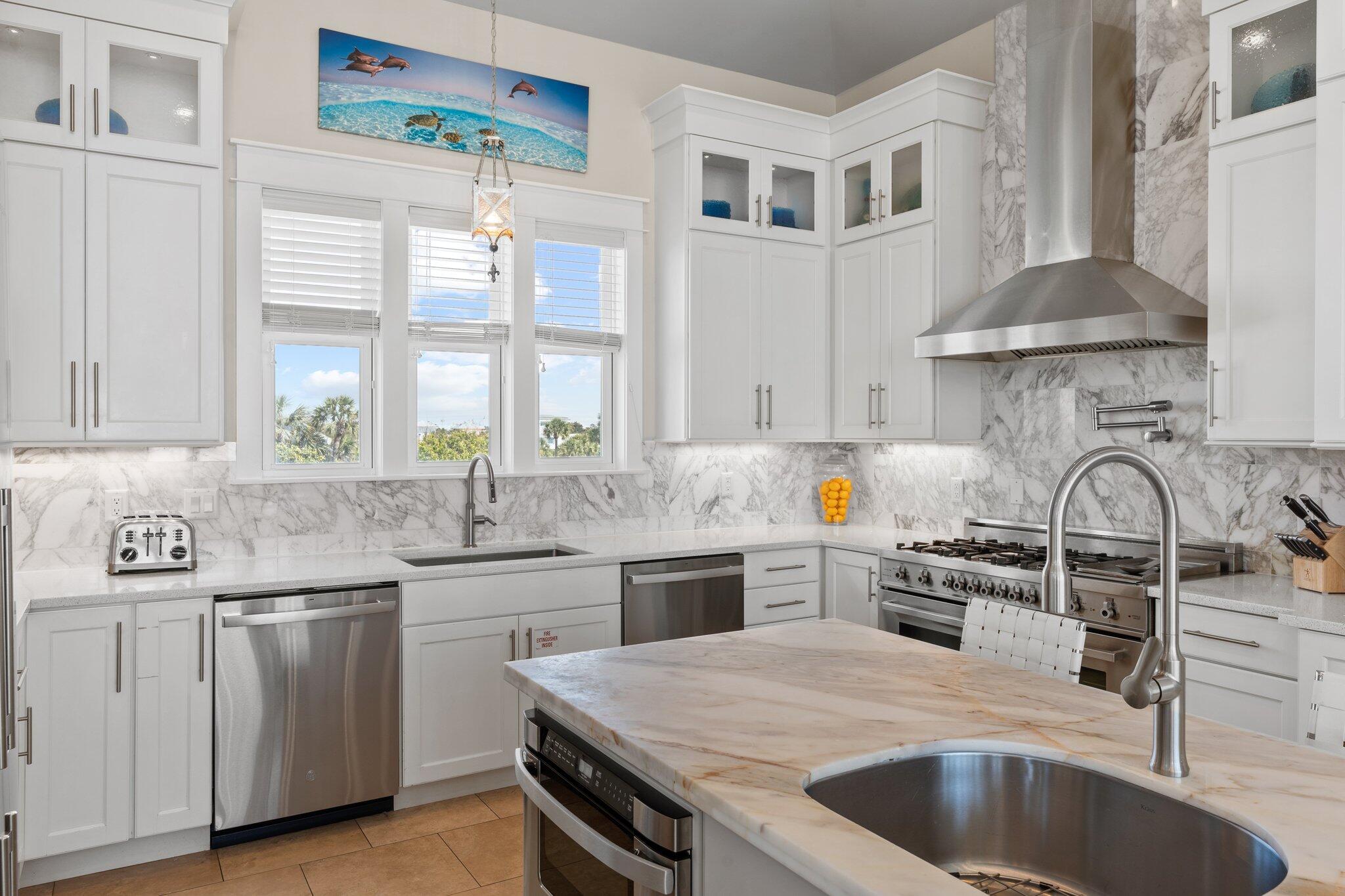 CRYSTAL SHORES - Residential