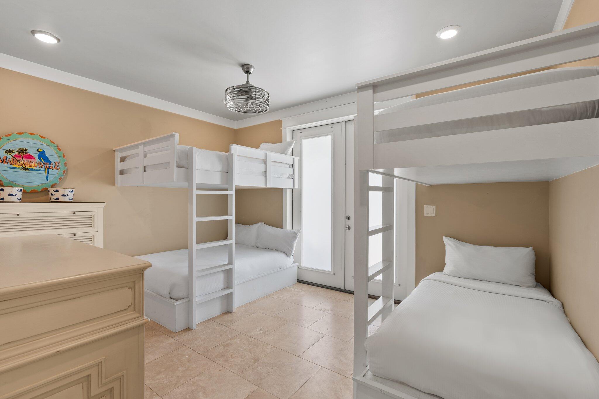 CRYSTAL SHORES - Residential