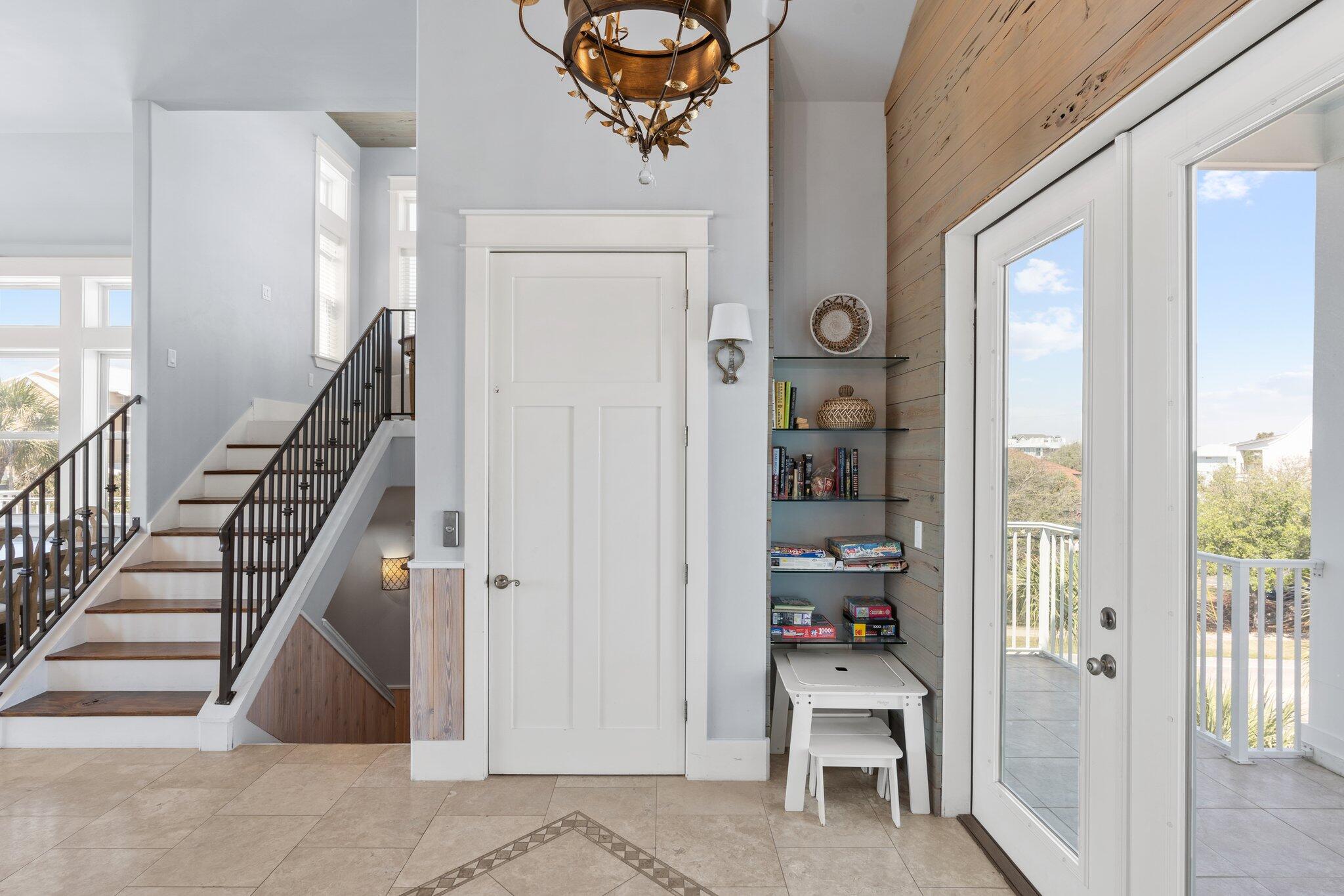 CRYSTAL SHORES - Residential