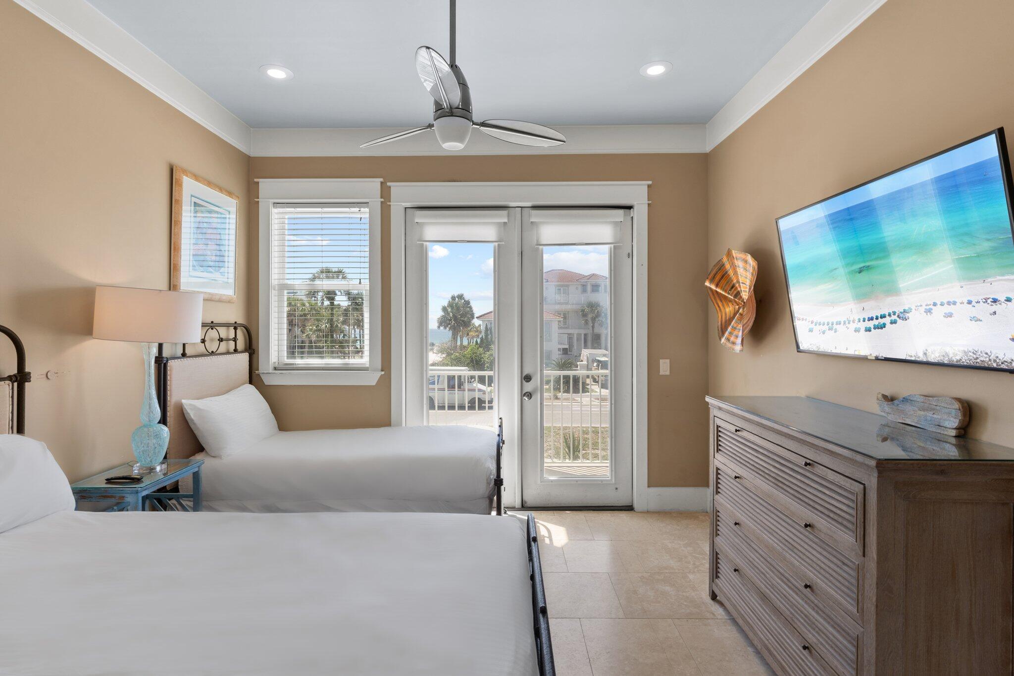 CRYSTAL SHORES - Residential