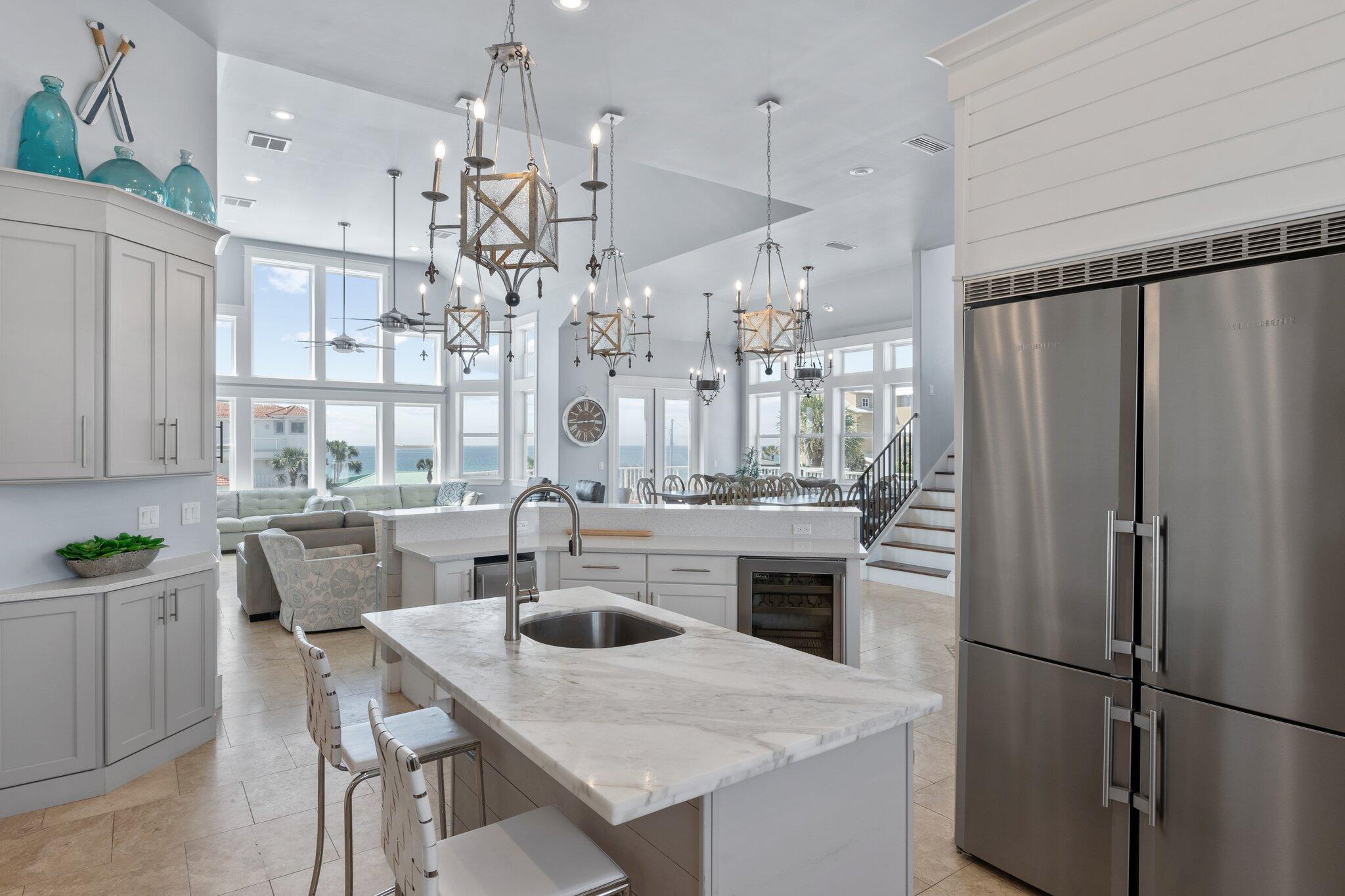 CRYSTAL SHORES - Residential