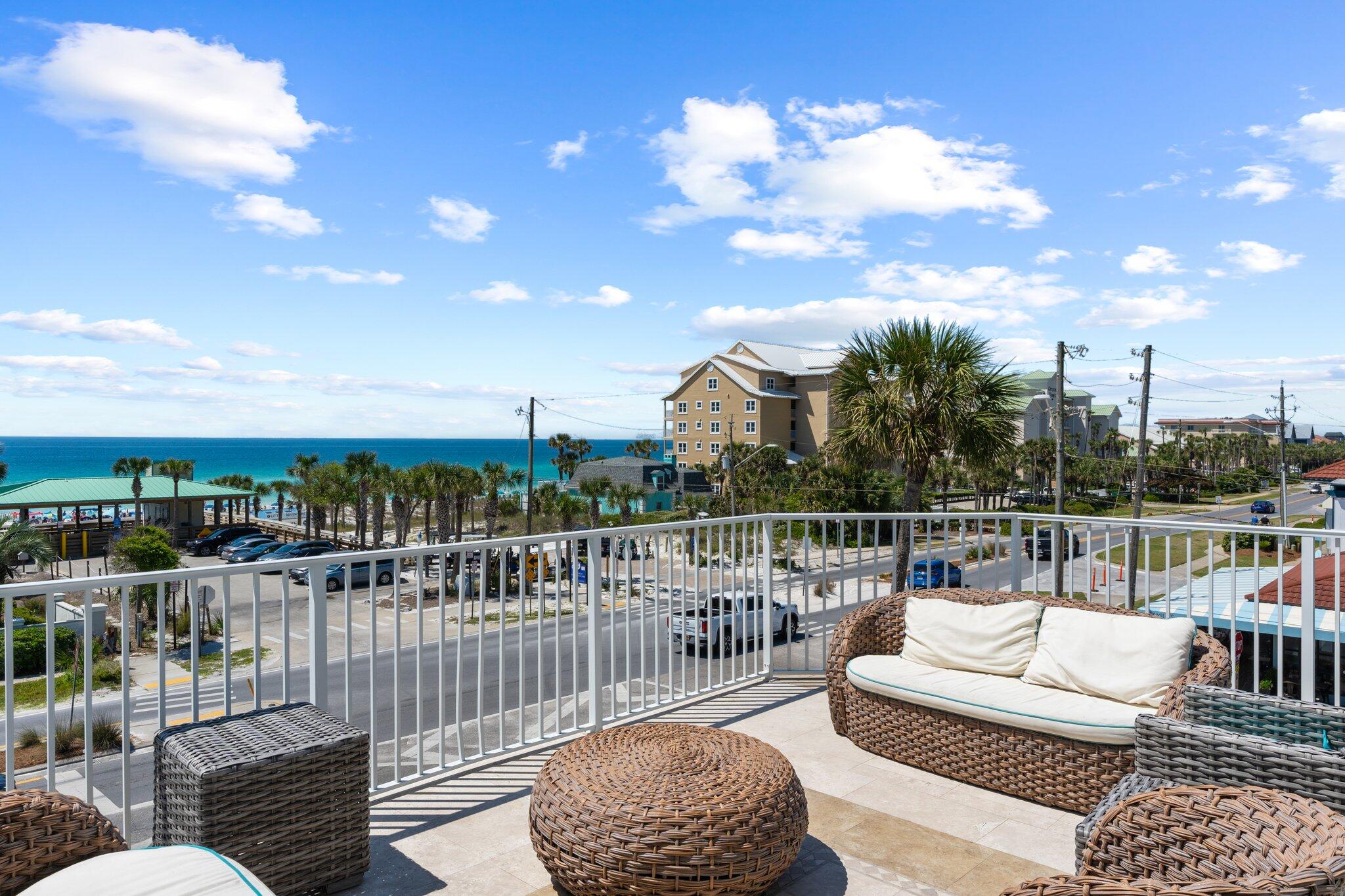 CRYSTAL SHORES - Residential