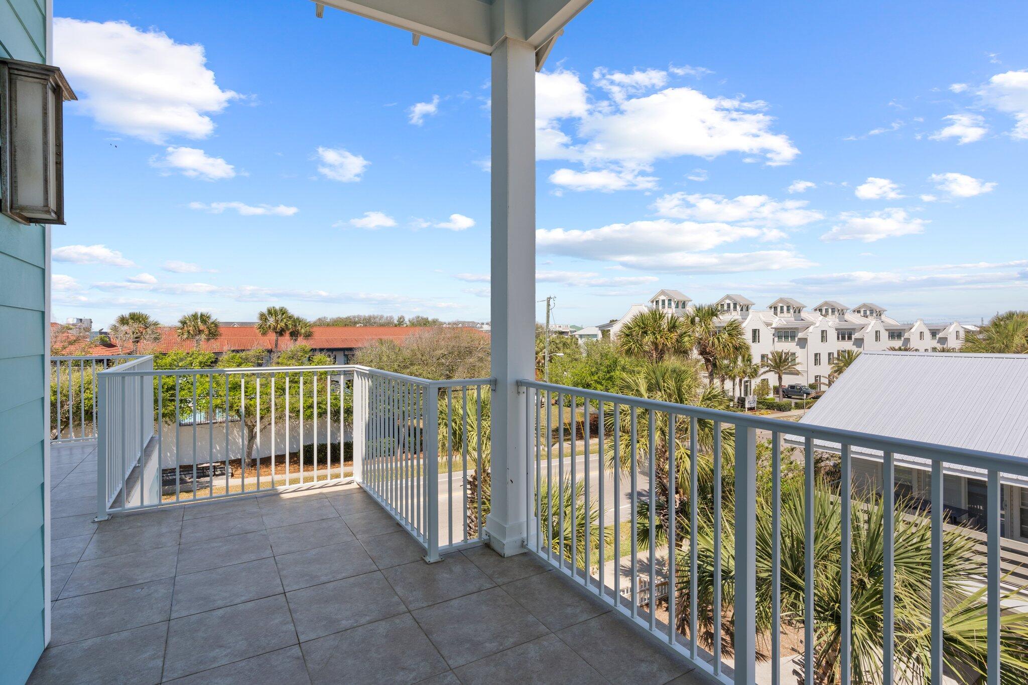 CRYSTAL SHORES - Residential