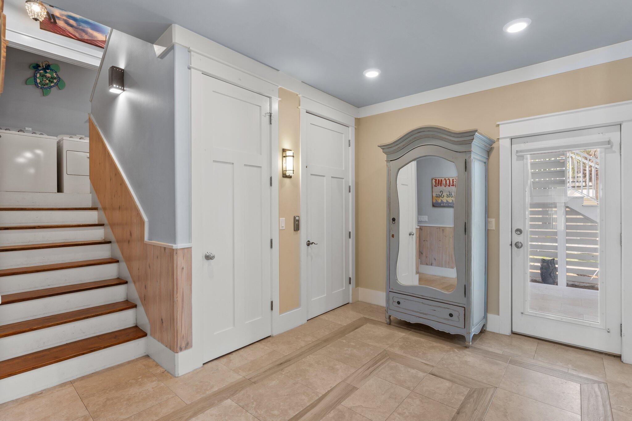 CRYSTAL SHORES - Residential