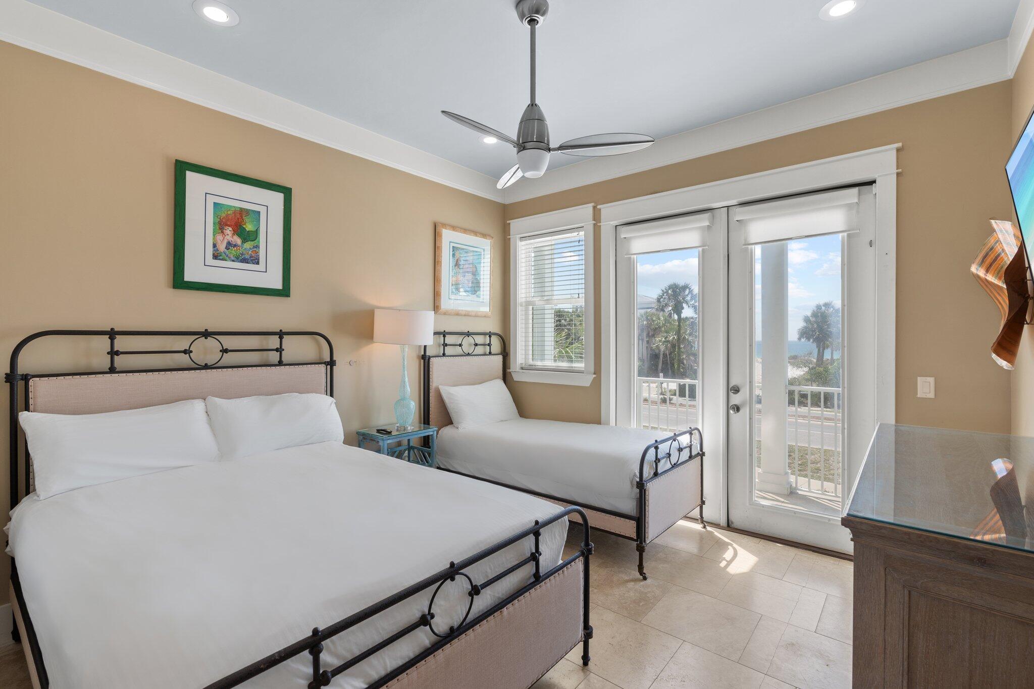 CRYSTAL SHORES - Residential