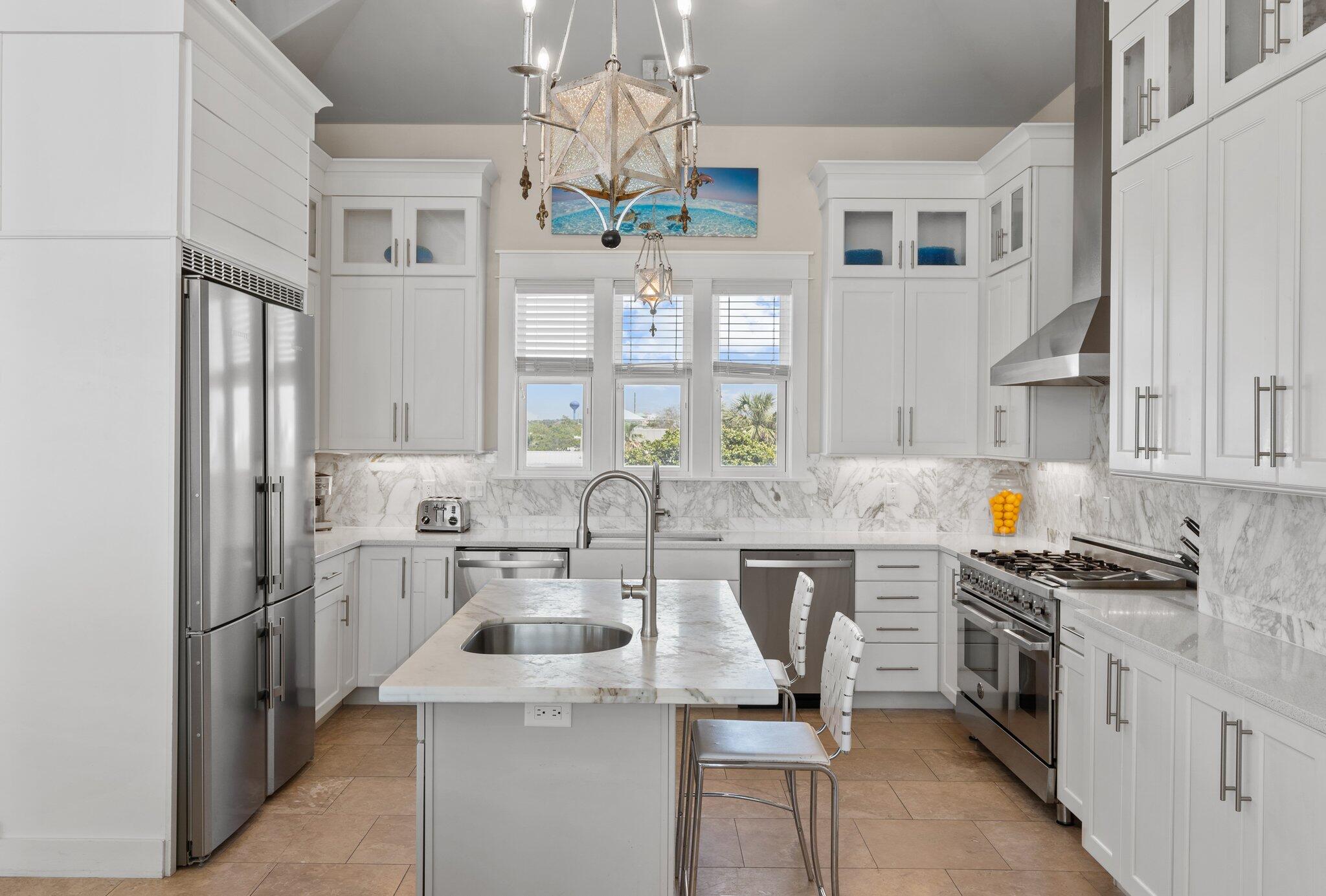 CRYSTAL SHORES - Residential