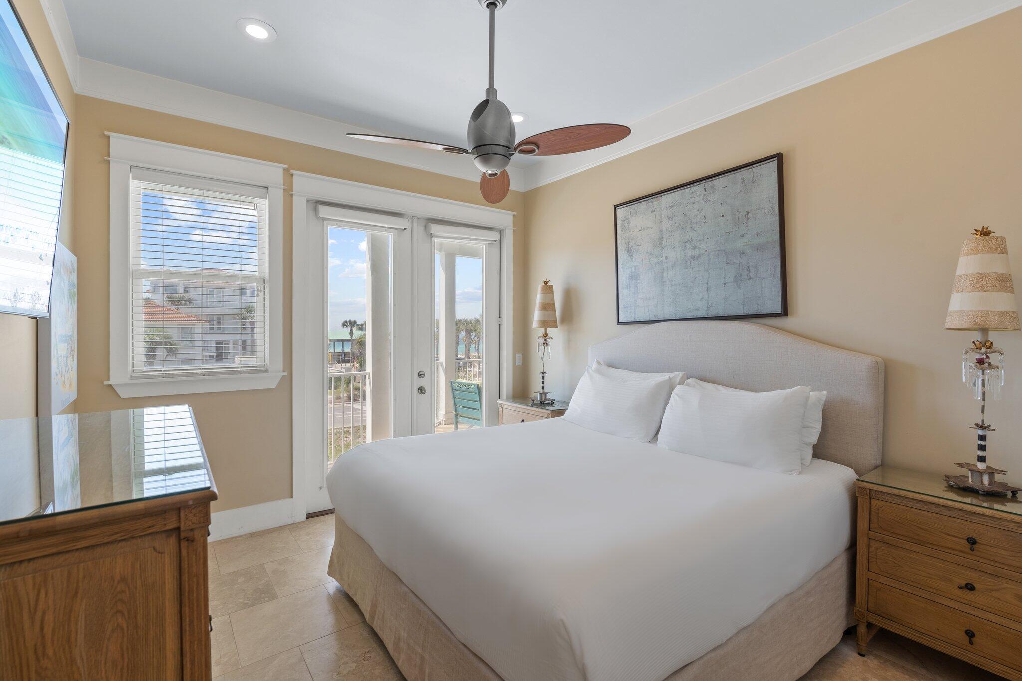 CRYSTAL SHORES - Residential