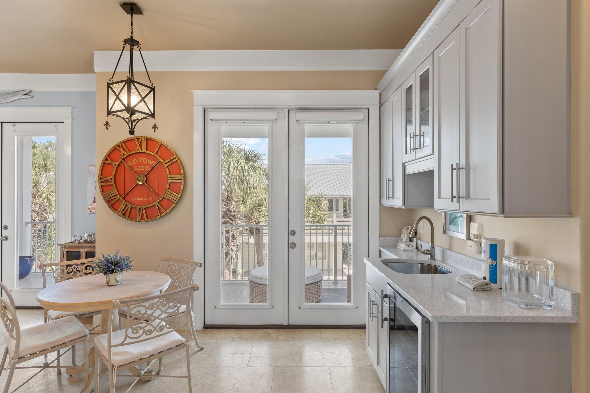 CRYSTAL SHORES - Residential