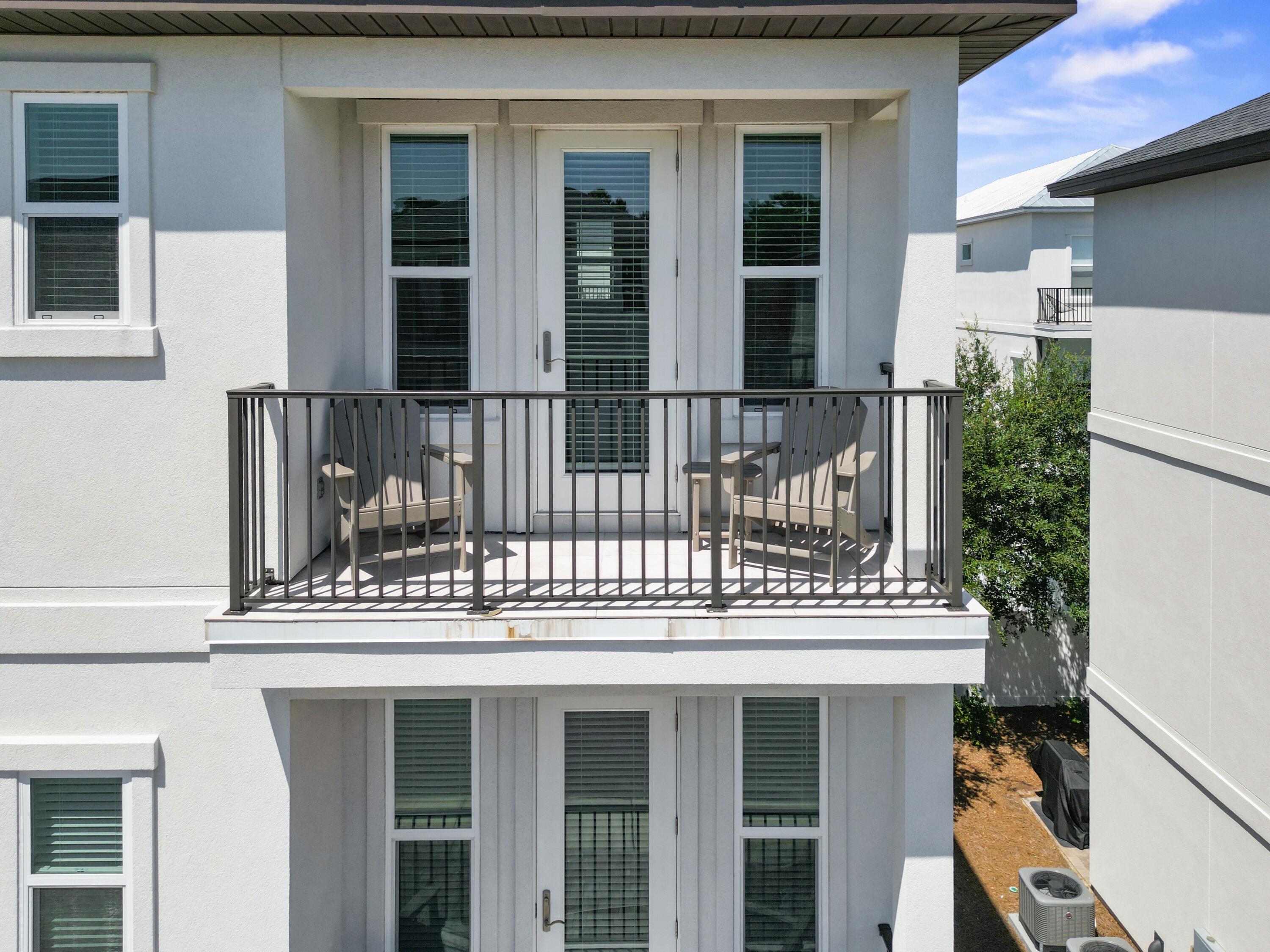 HIDDEN PALMS - Residential
