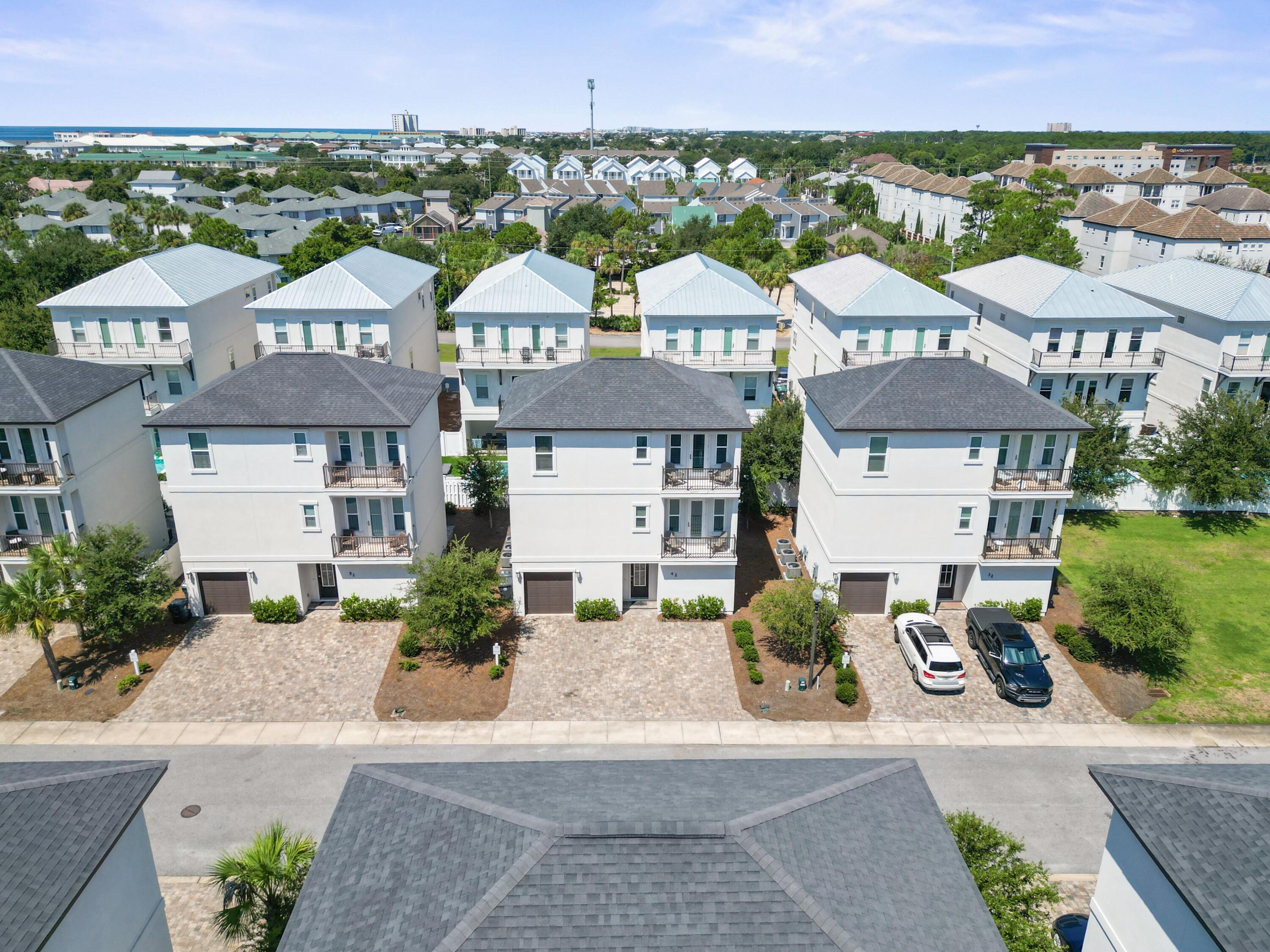 HIDDEN PALMS - Residential