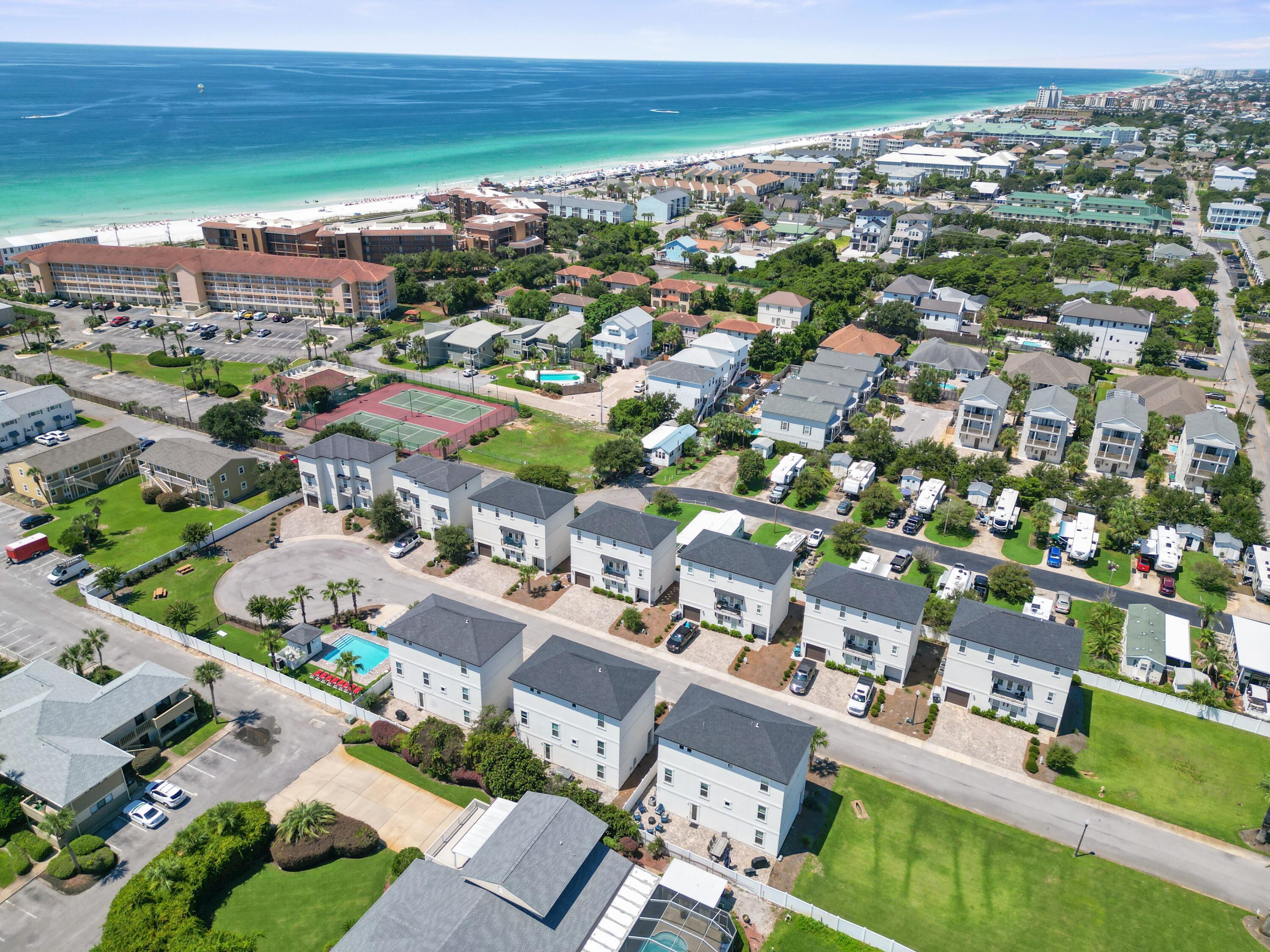 HIDDEN PALMS - Residential