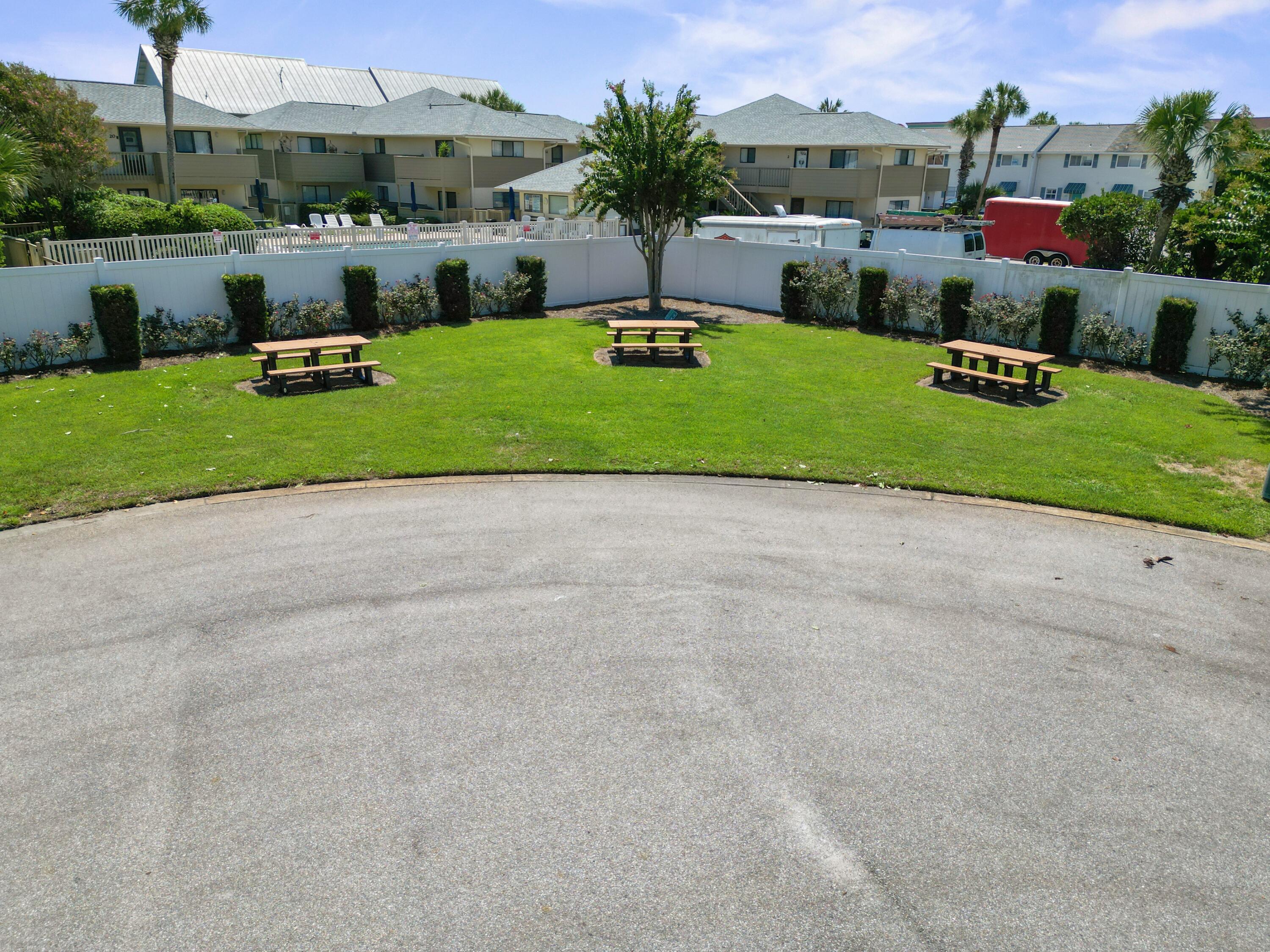 HIDDEN PALMS - Residential