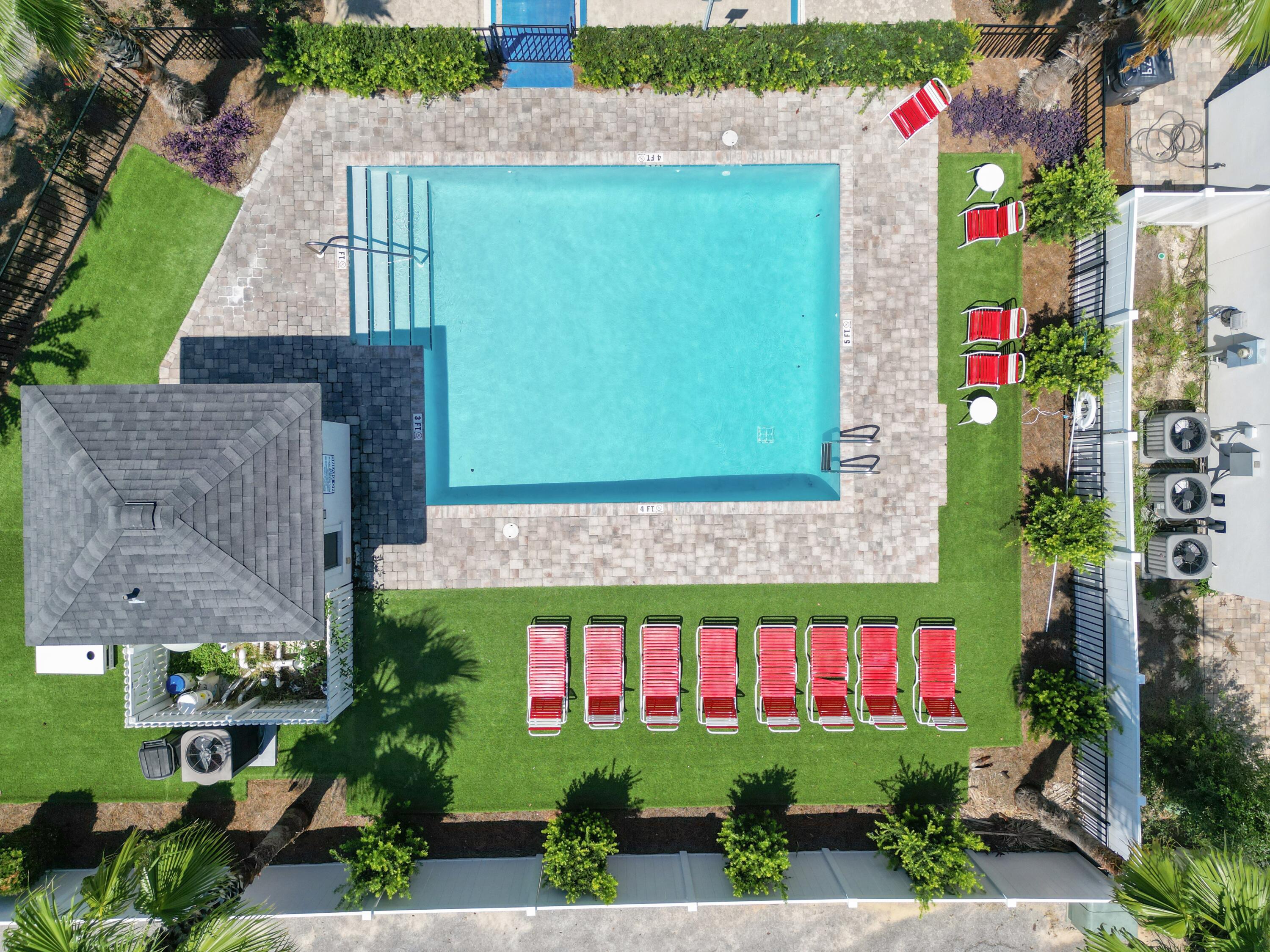 HIDDEN PALMS - Residential