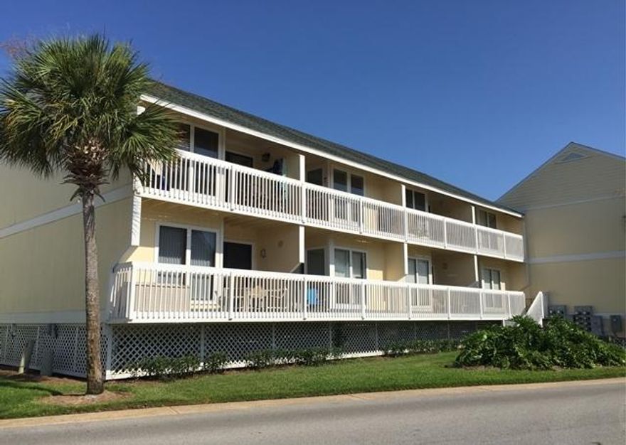 REO ~ Great 2nd Home or Rental Investment Opportunity... This studio unit at Sandpiper Cove features new carpet & fresh paint. Situated on the north side of the resort, the unit is convenient to one of 5 swimming pools the resort has to offer. Sandpiper Cove also offers 6 tennis courts, marina, gulf side snack bar, onsite restaurant, put put course & security. Don't miss out on this great opportunity!