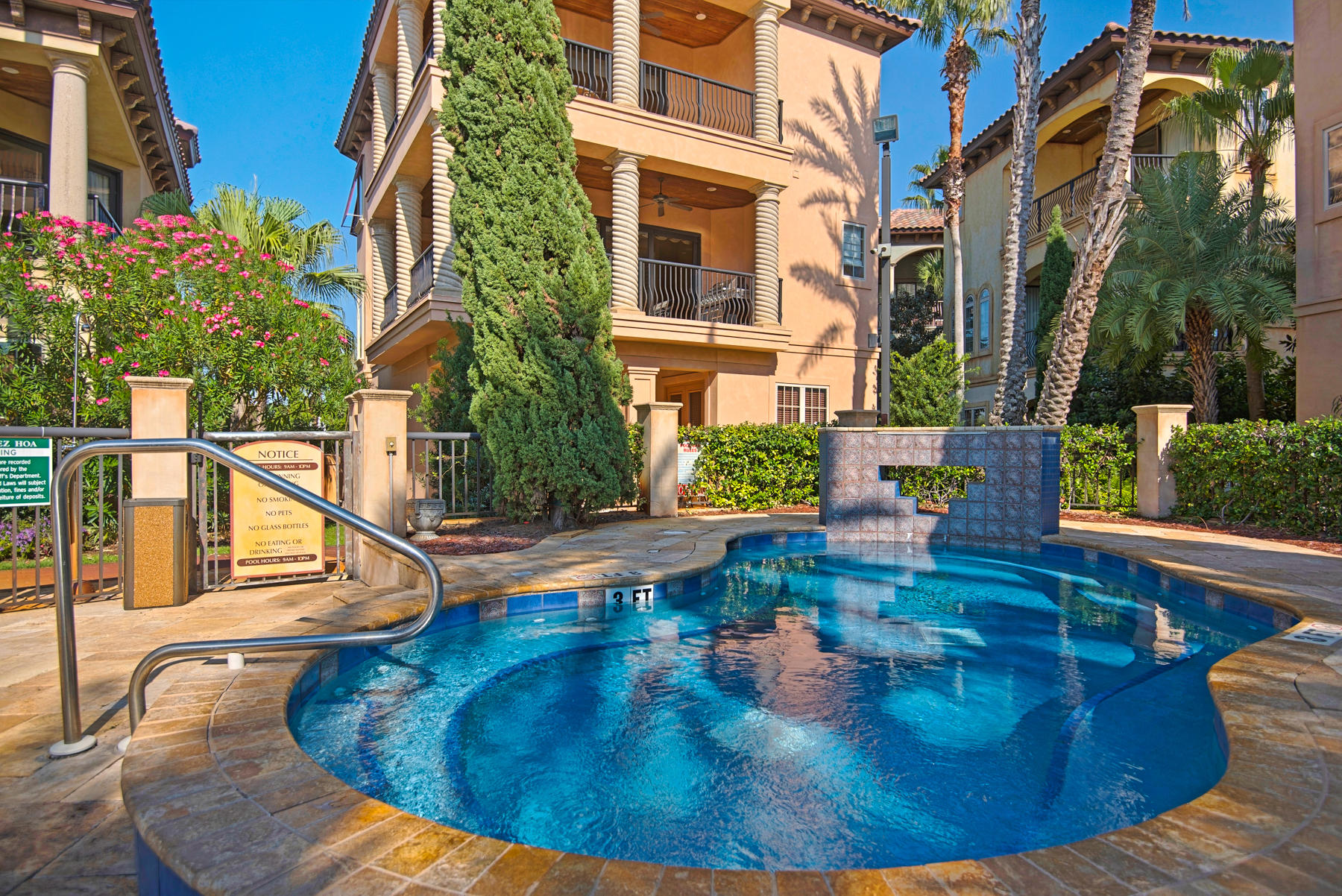 SAINT TROPEZ - Residential