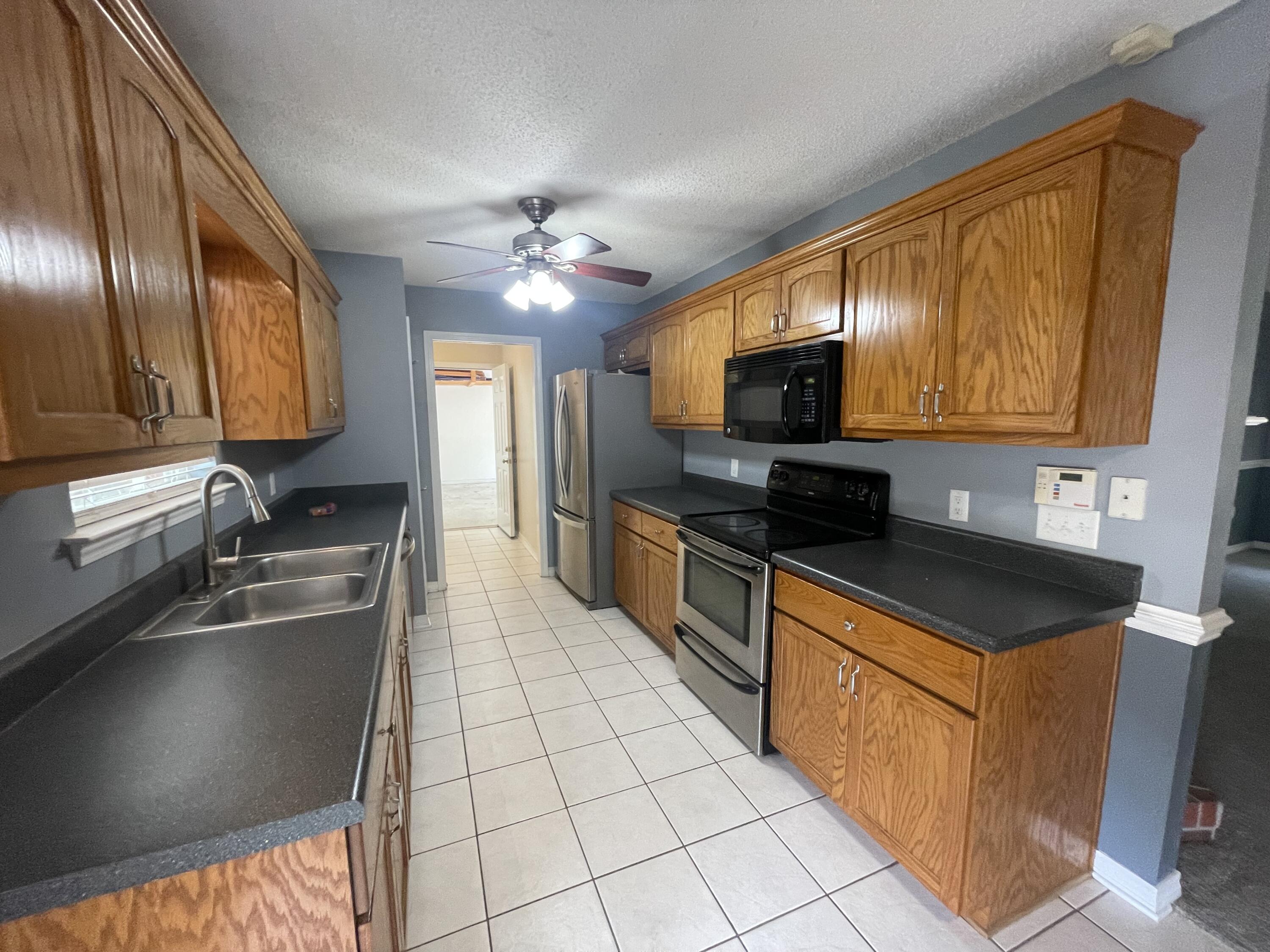FOXWORTH ESTATES PH 2 - Residential Lease
