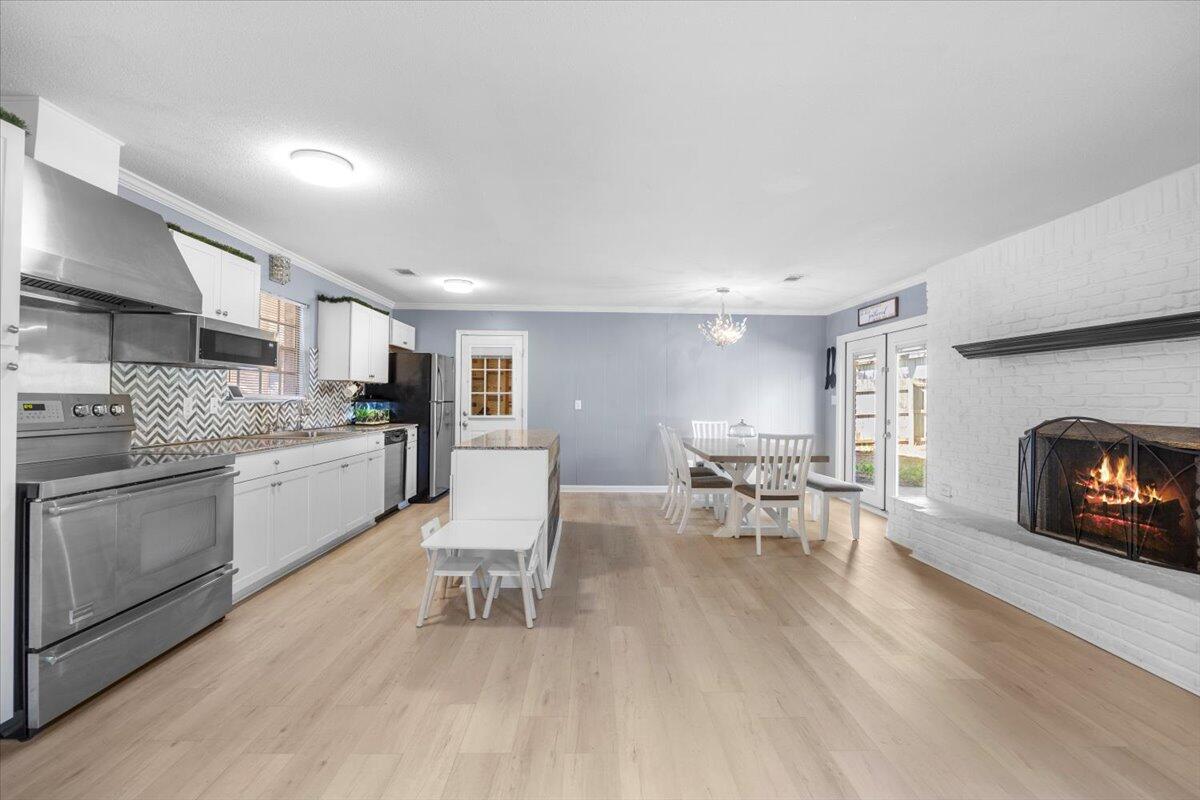 COLONY ESTATES - Residential Lease