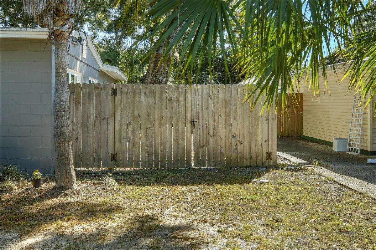 ELLIOTTS POINT 4TH ADDN - Residential