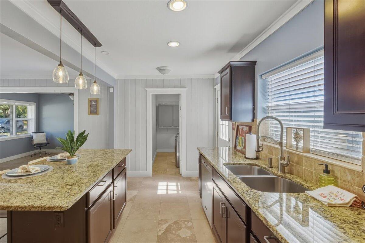 ELLIOTTS POINT 4TH ADDN - Residential