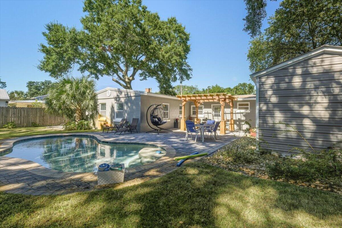 ELLIOTTS POINT 4TH ADDN - Residential