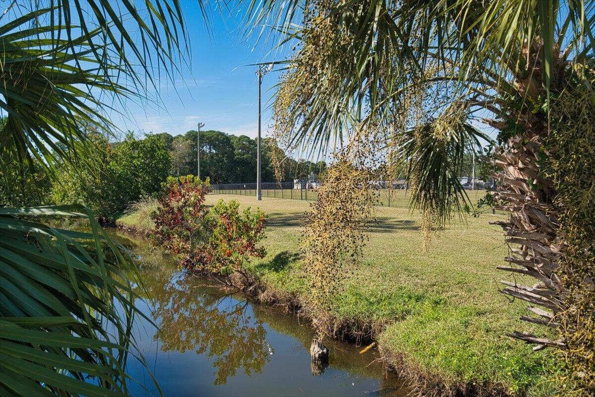 ELLIOTTS POINT 4TH ADDN - Residential