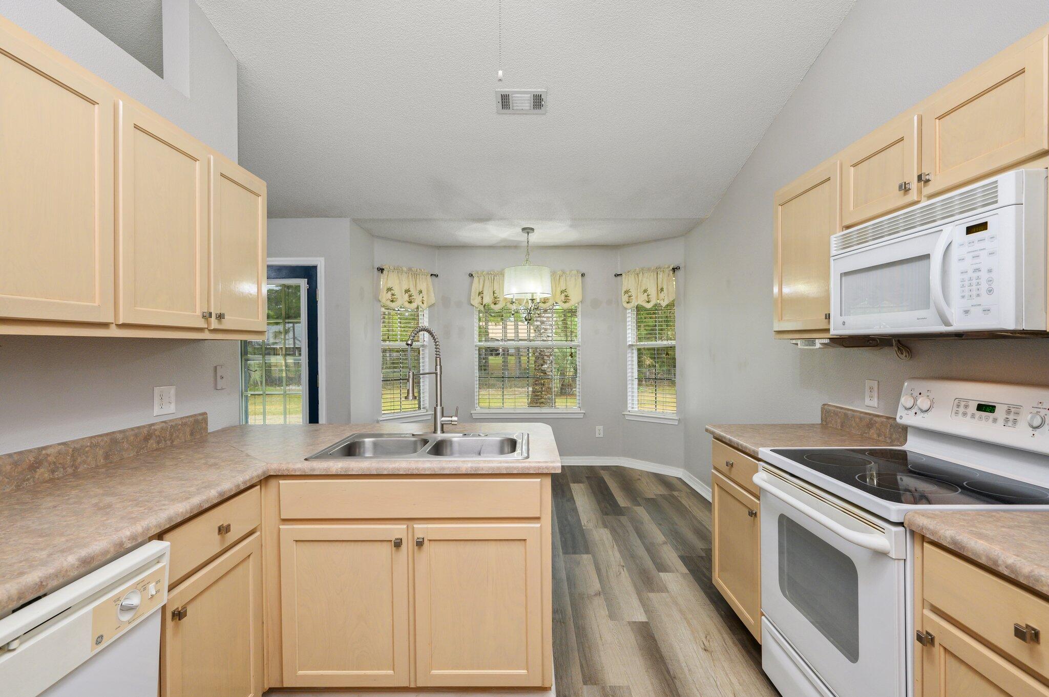 HOLLEY BY THE SEA - Residential