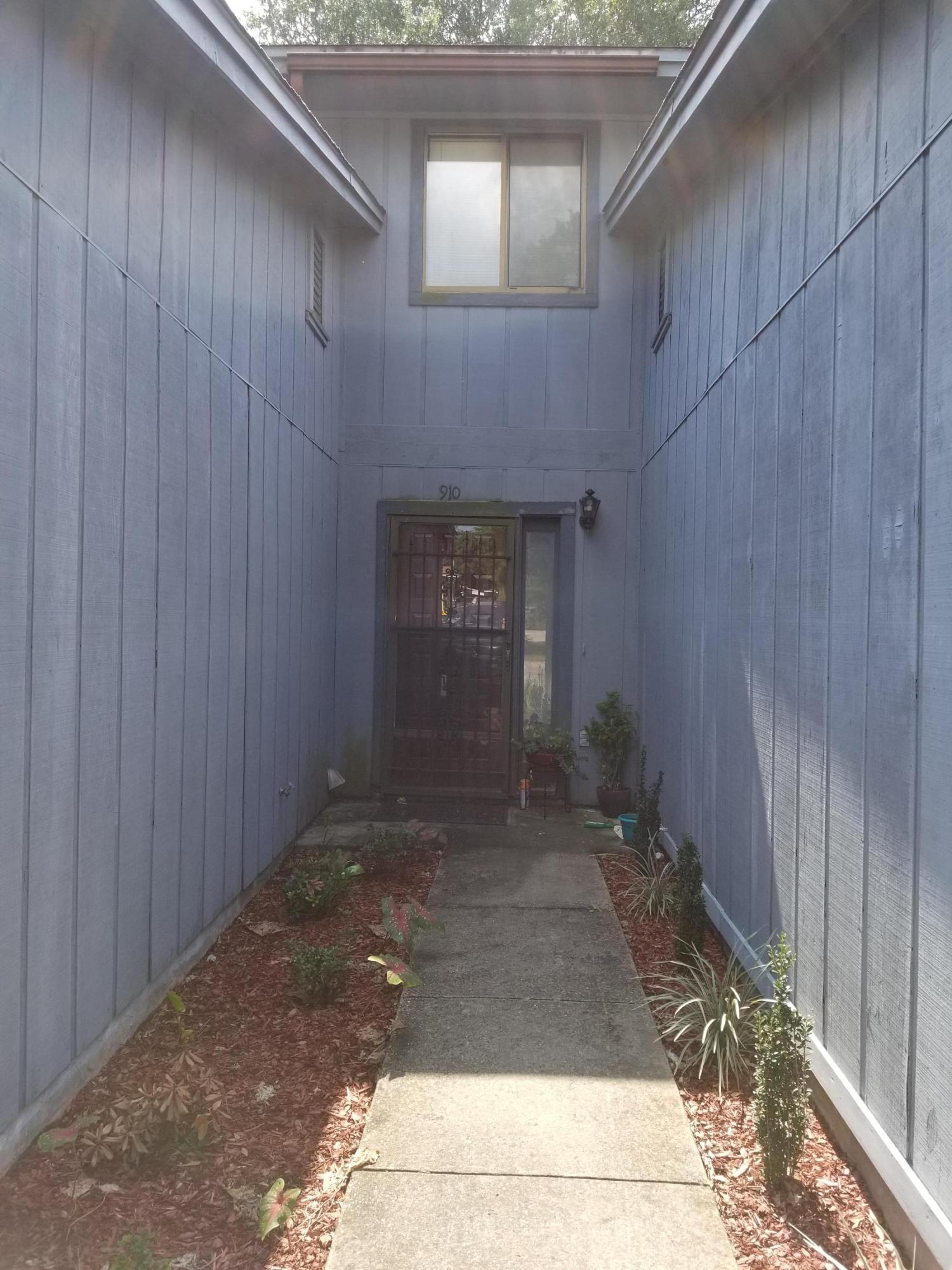 DENTON COURT - Residential