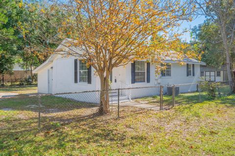 Photo of 703 Brock Avenue, Crestview, FL 32539 (MLS # 989490)
