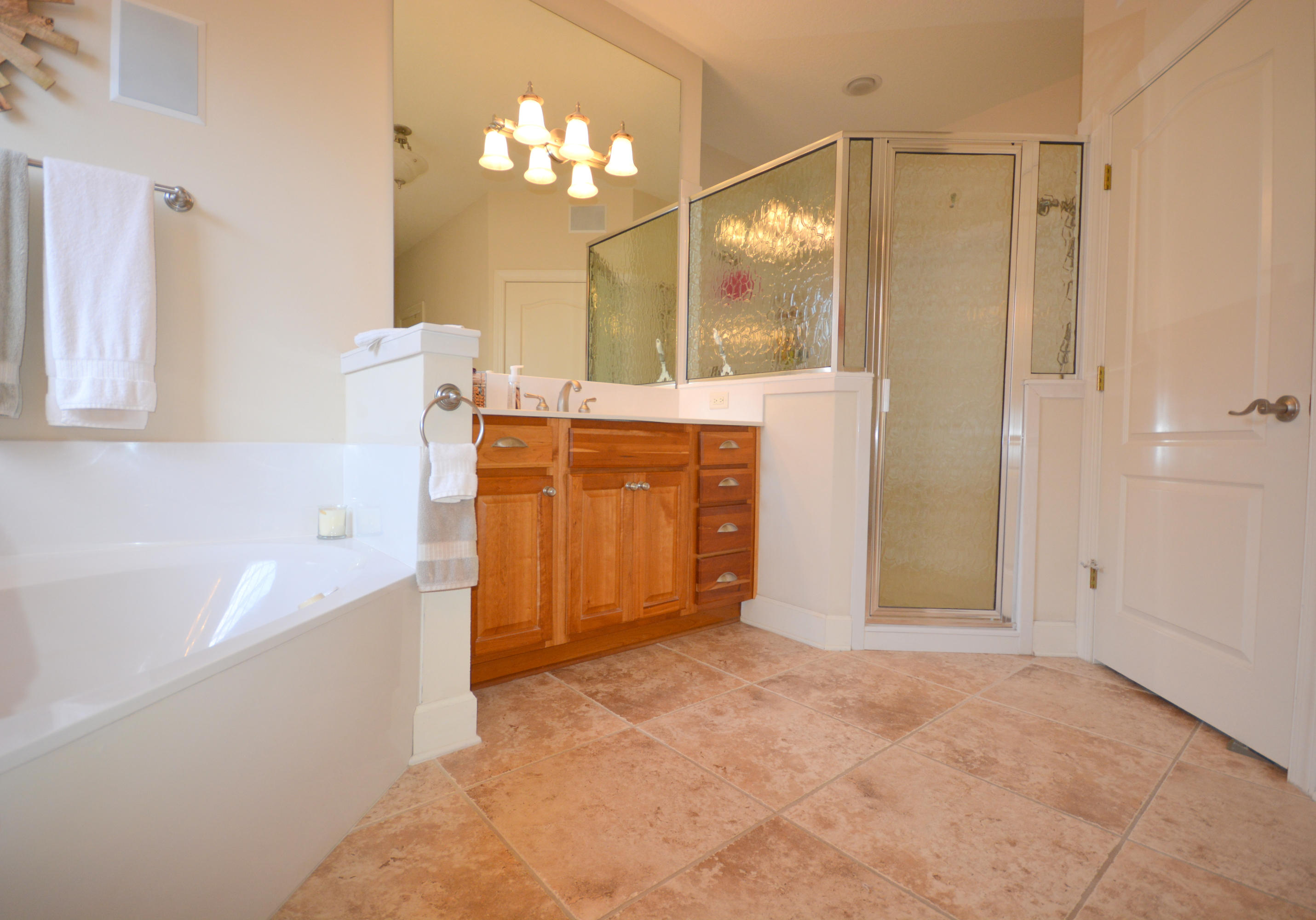 CHARDONNAY ESTATES - Residential