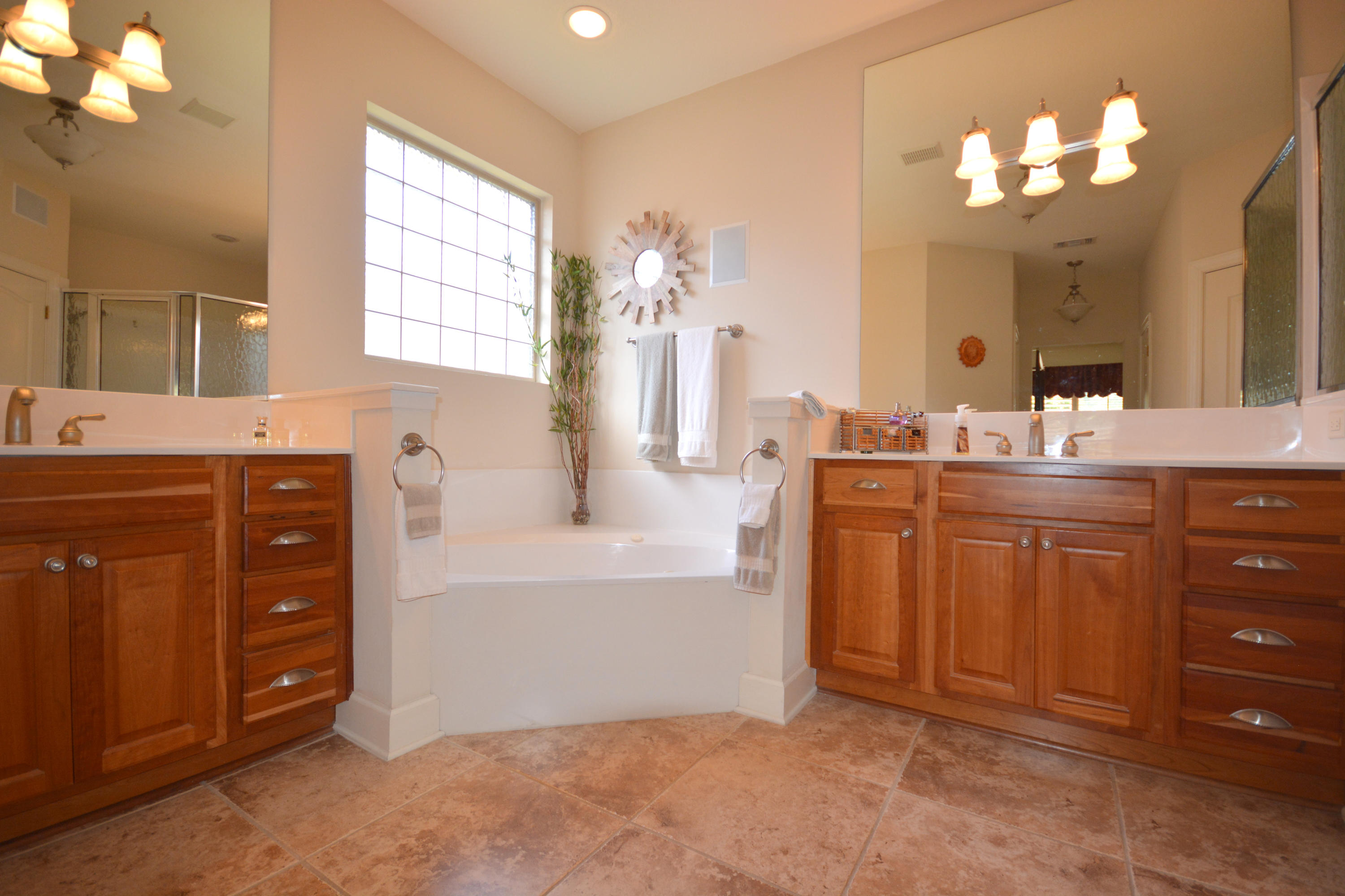 CHARDONNAY ESTATES - Residential