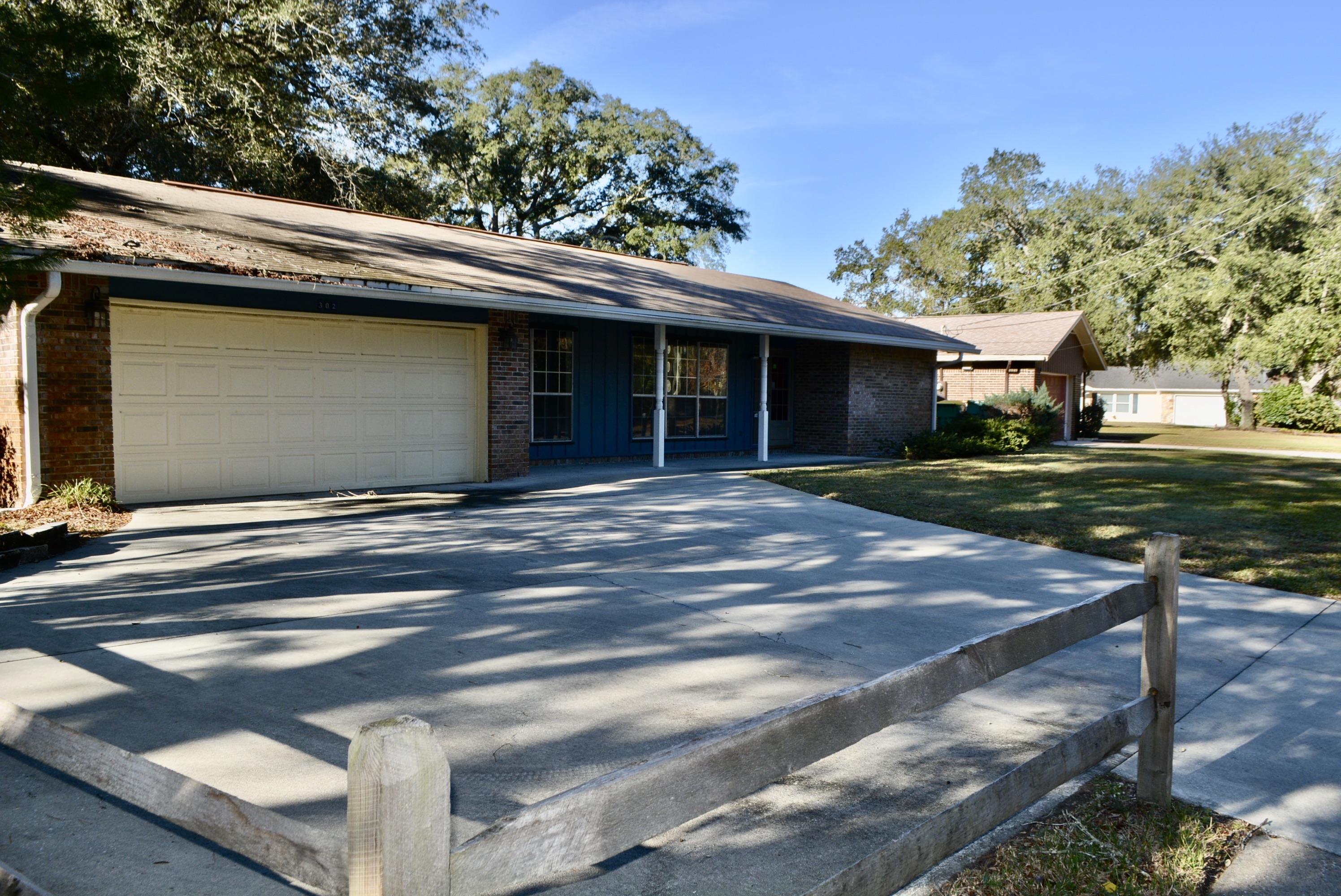 PINEWOOD ESTATES - Residential