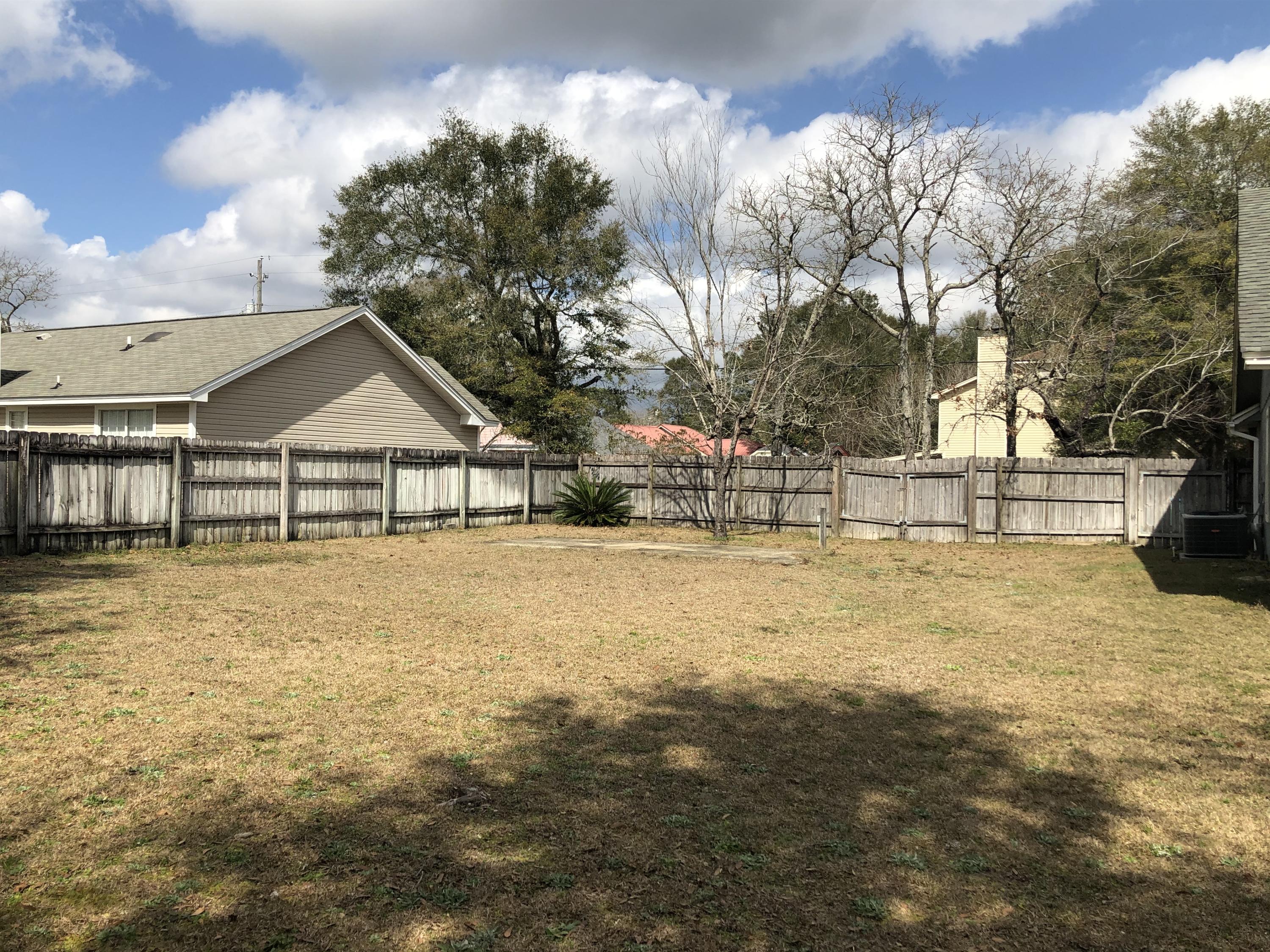 HOLLYROD PARK - Residential