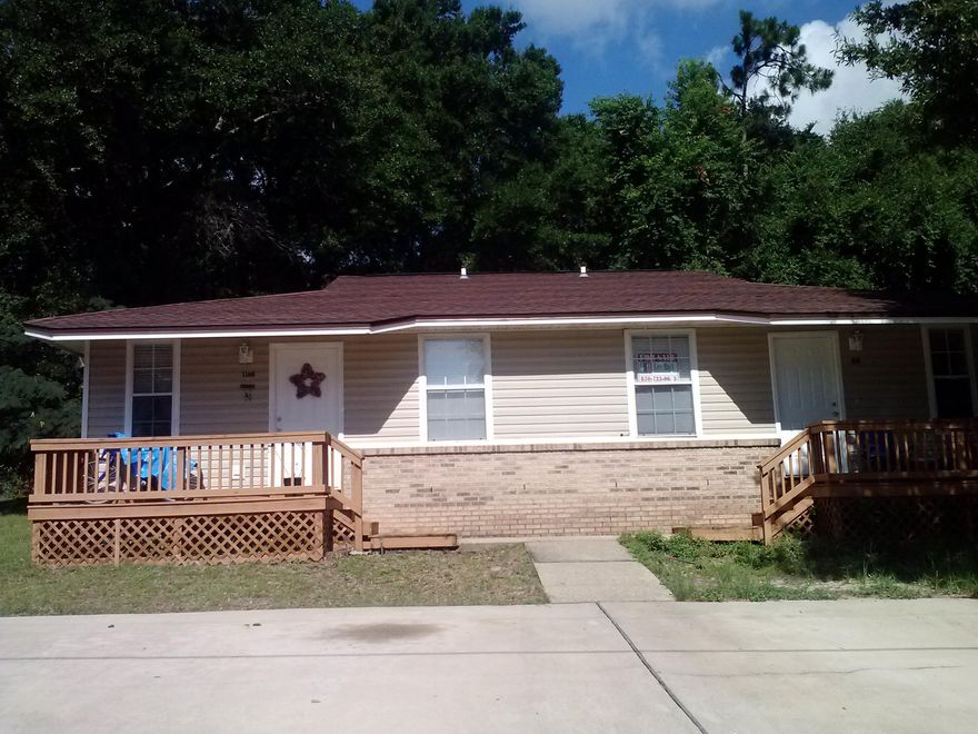 duplex 2 bedroom 1 bath currently for $550. a month