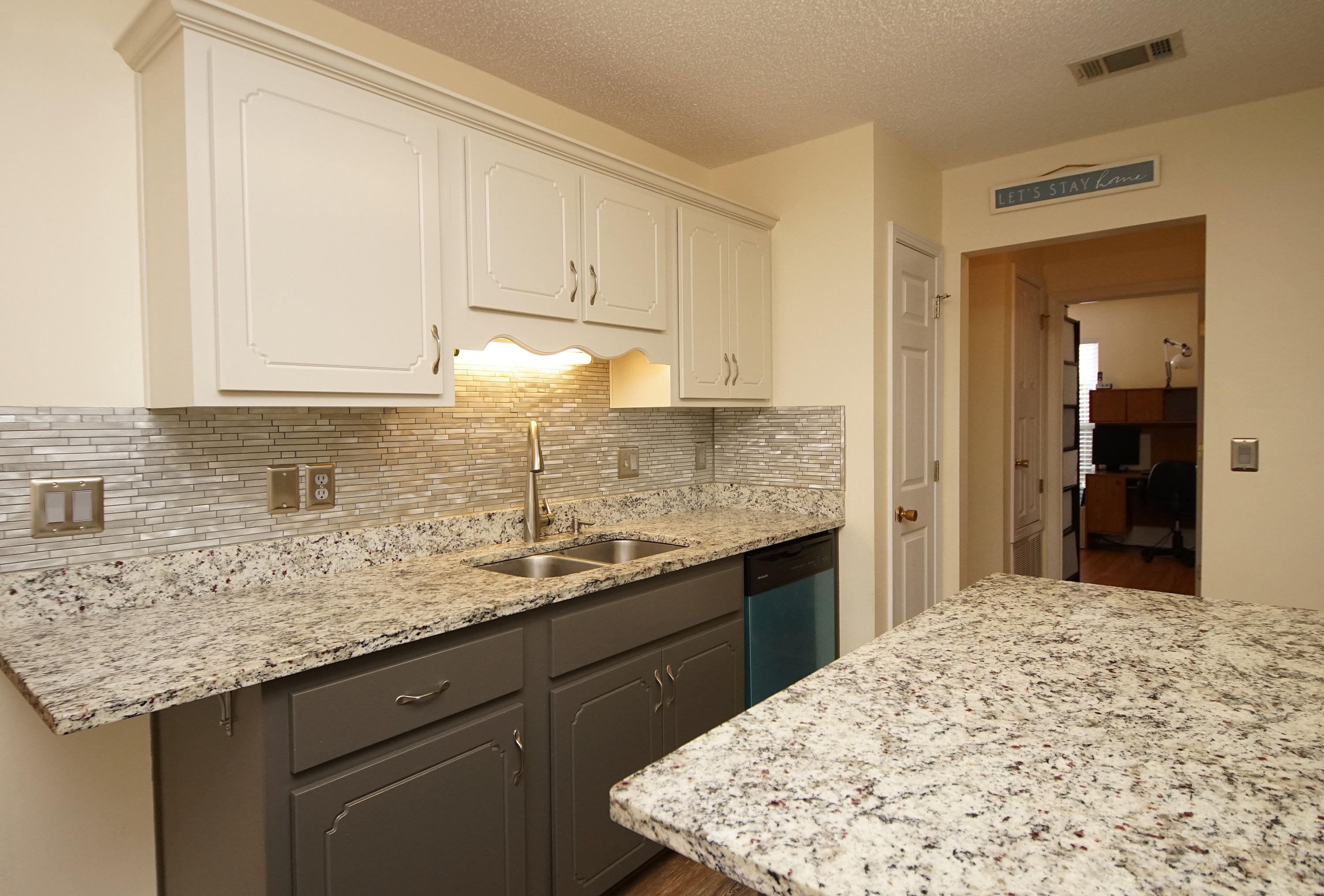 PARKWOOD SQUARE PH 2 - Residential