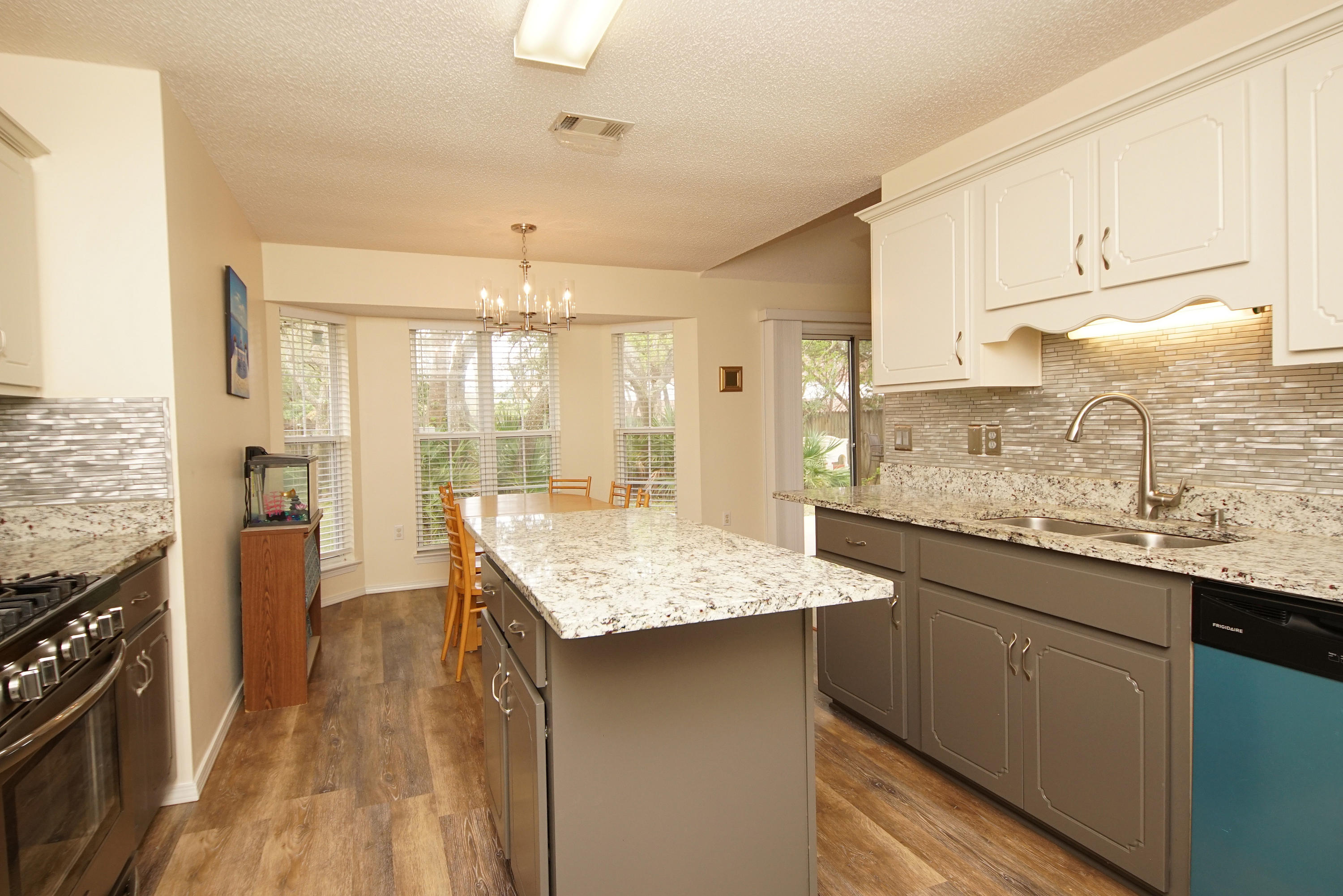 PARKWOOD SQUARE PH 2 - Residential