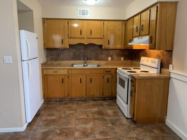 BAY BREEZE - Residential Lease