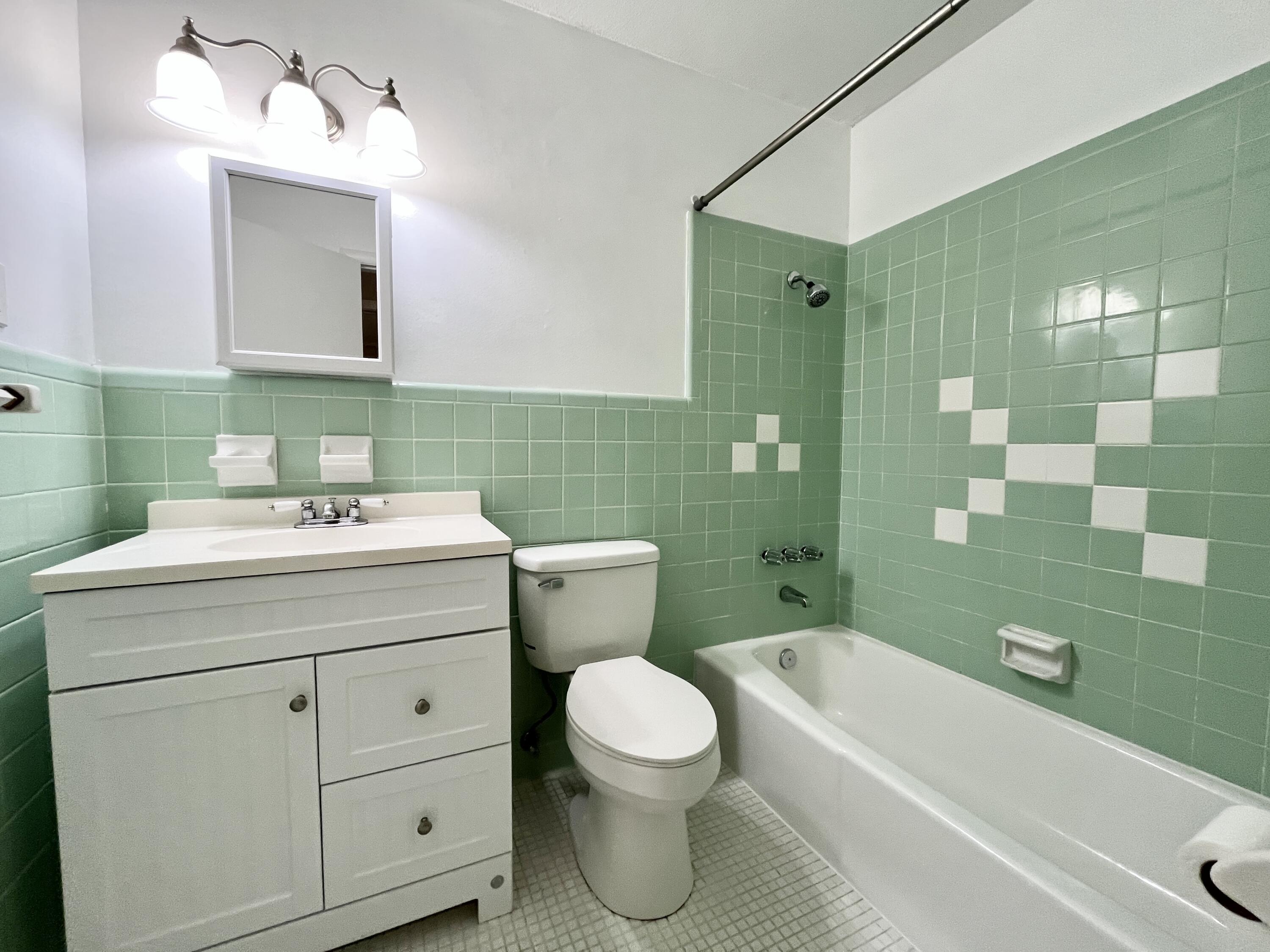 COUNTRY CLUB ESTATES 1ST ADDN - Residential
