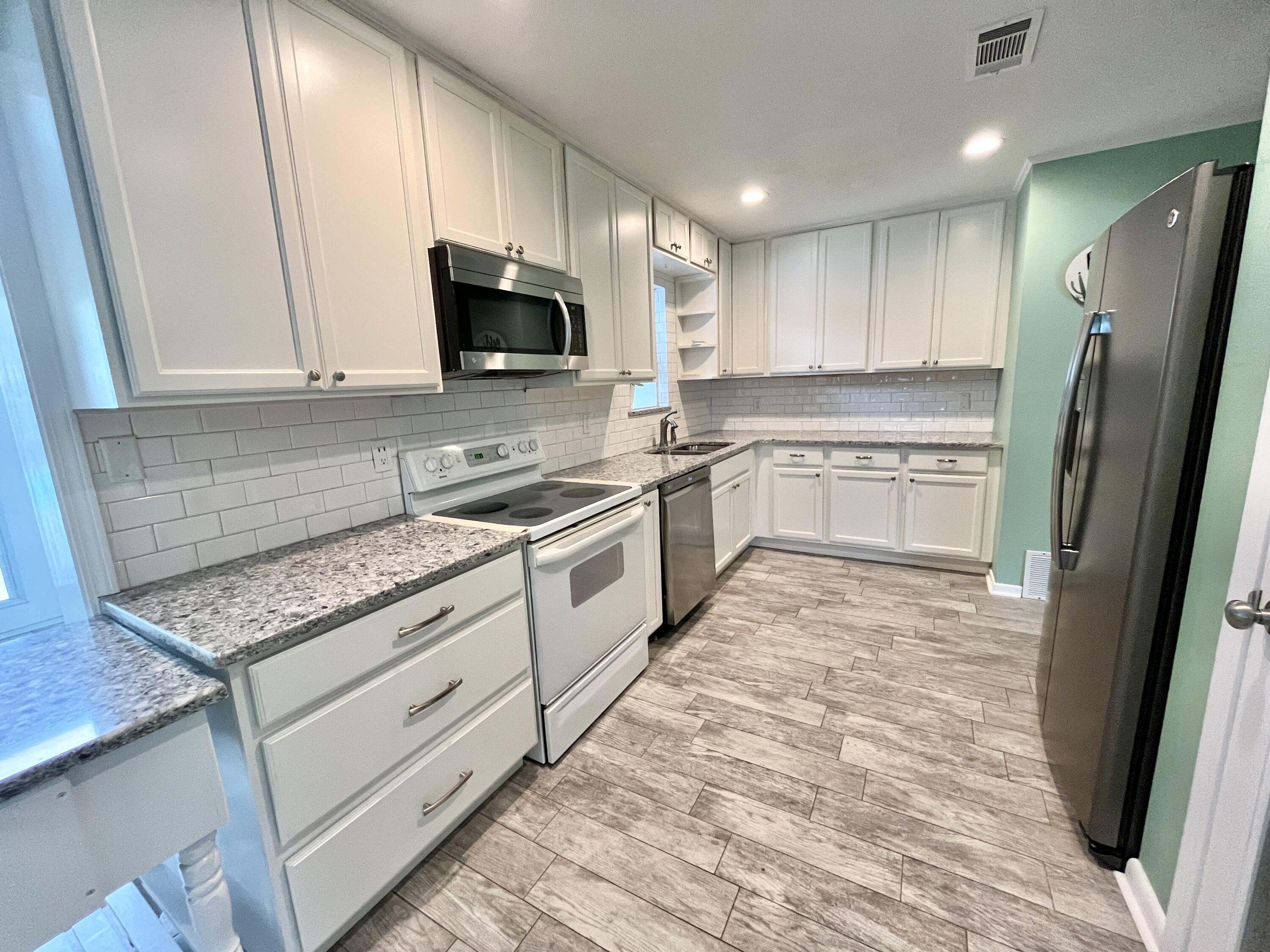 COUNTRY CLUB ESTATES 1ST ADDN - Residential