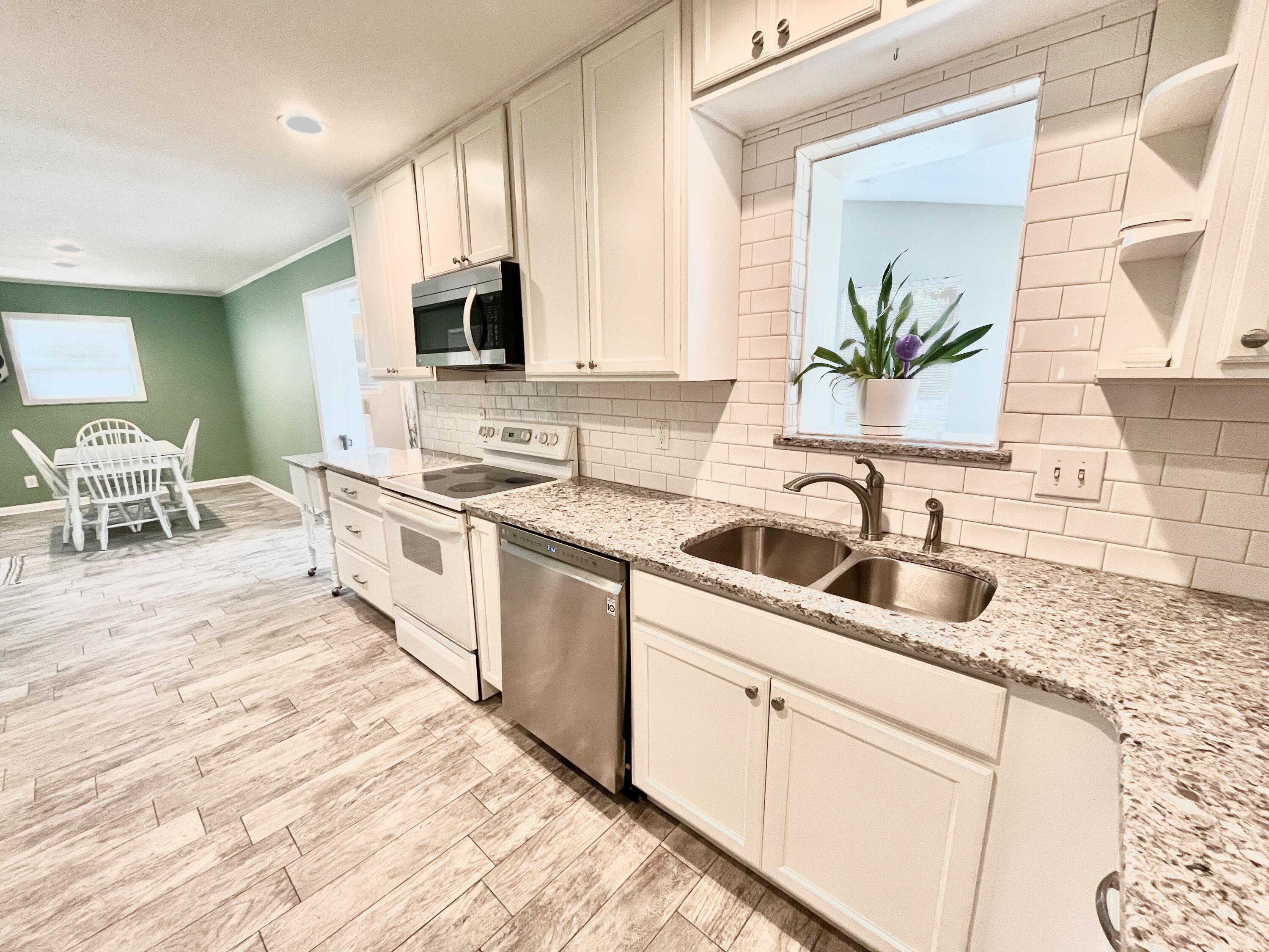 COUNTRY CLUB ESTATES 1ST ADDN - Residential