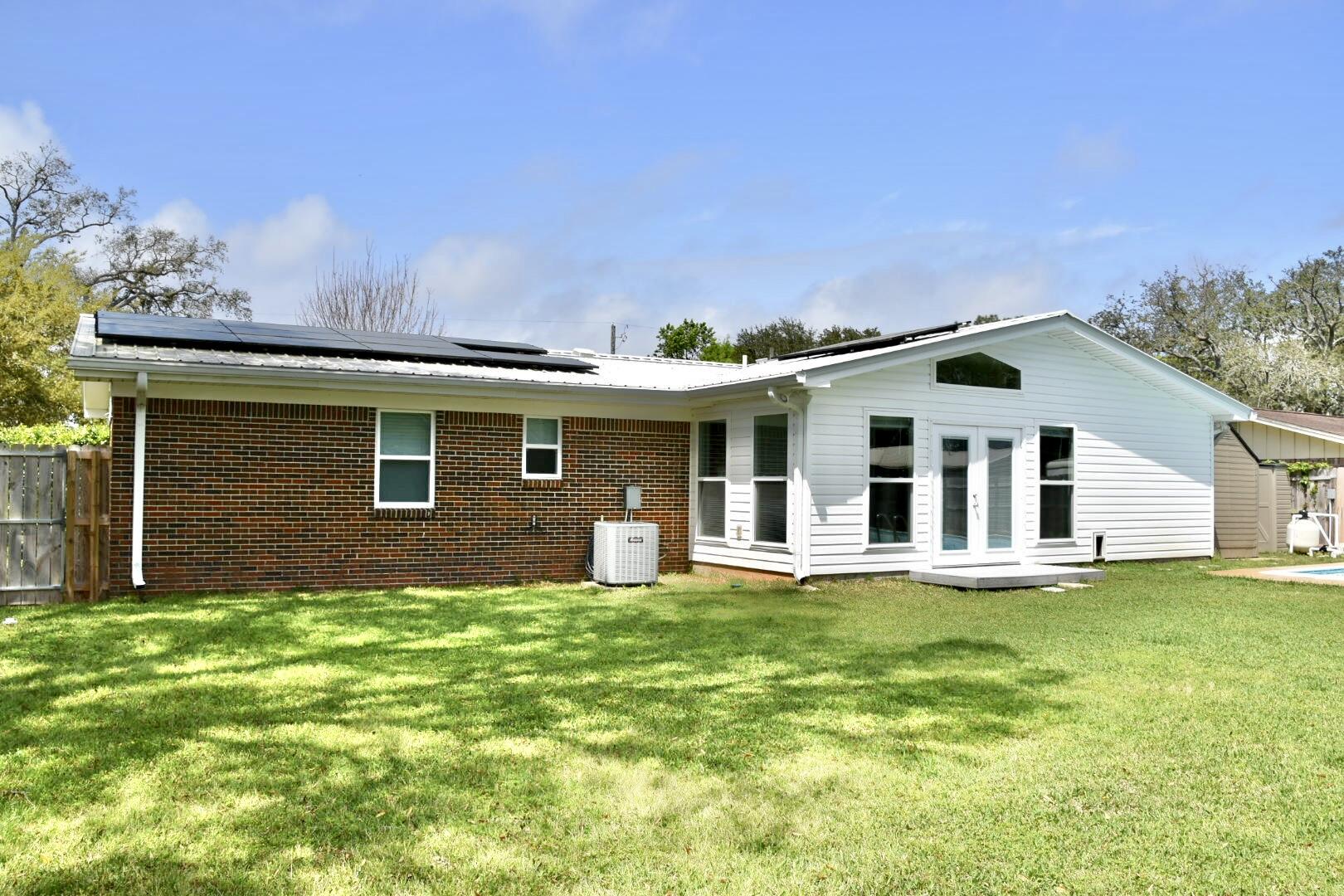 COUNTRY CLUB ESTATES 1ST ADDN - Residential